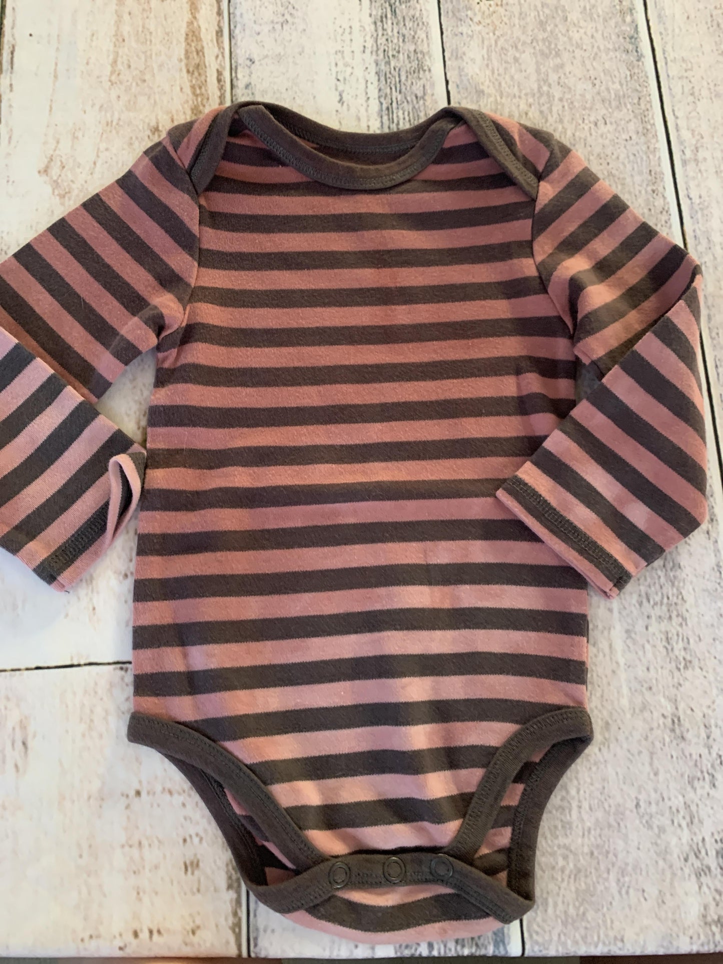 Kidential Girls Burgundy | Grey | Stripe | Tie Dye Onesie Size: 6-9 months Burgundy | Grey | Stripe | Tie Dye