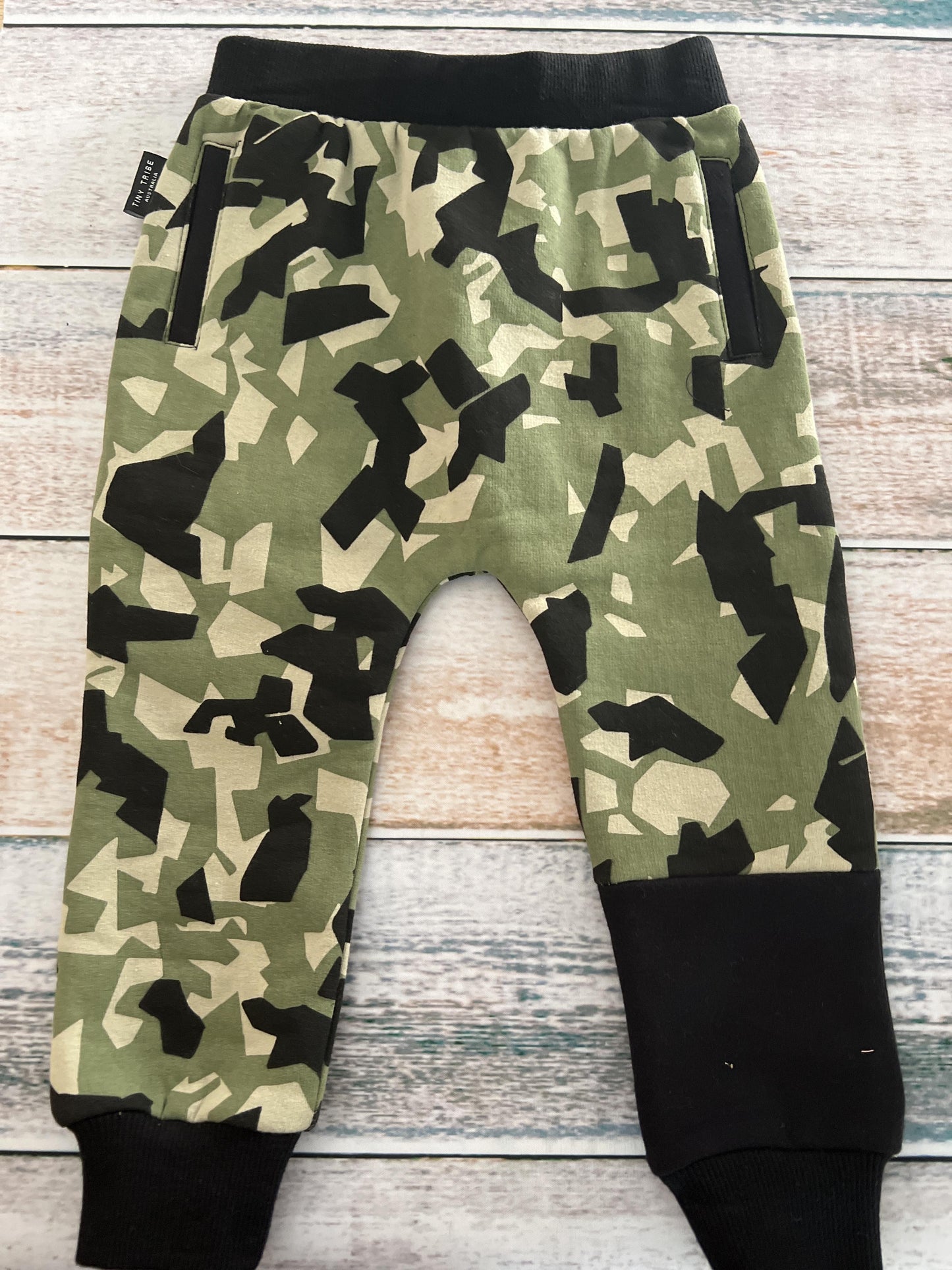 Tiny Tribe Boys Camo Pants Size: 2T Camo