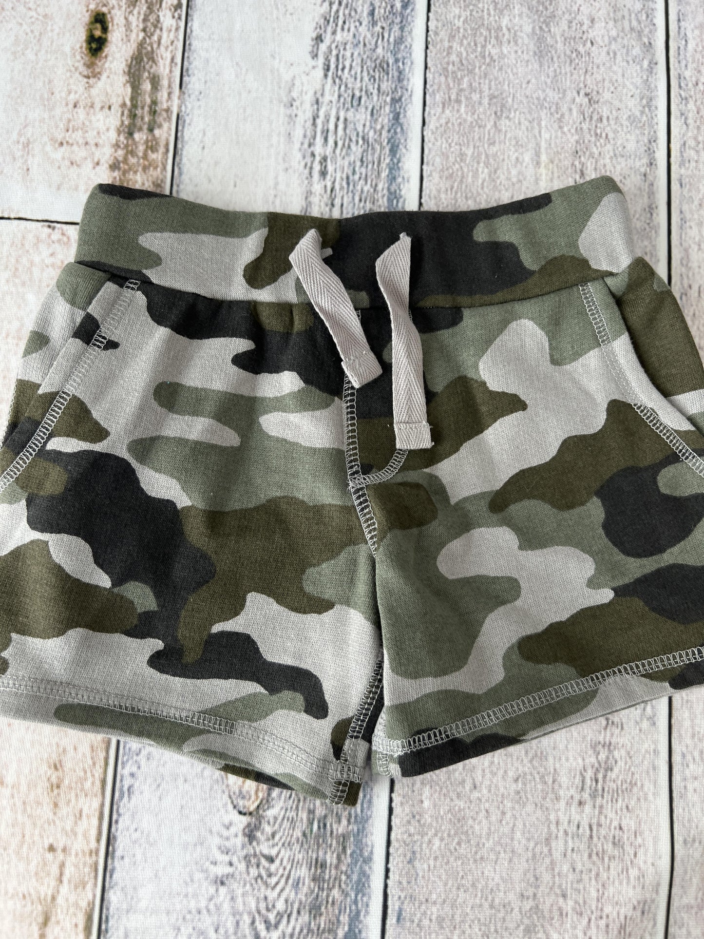 Tucker + Tate Boys Camo Shorts Size: 2T Camo