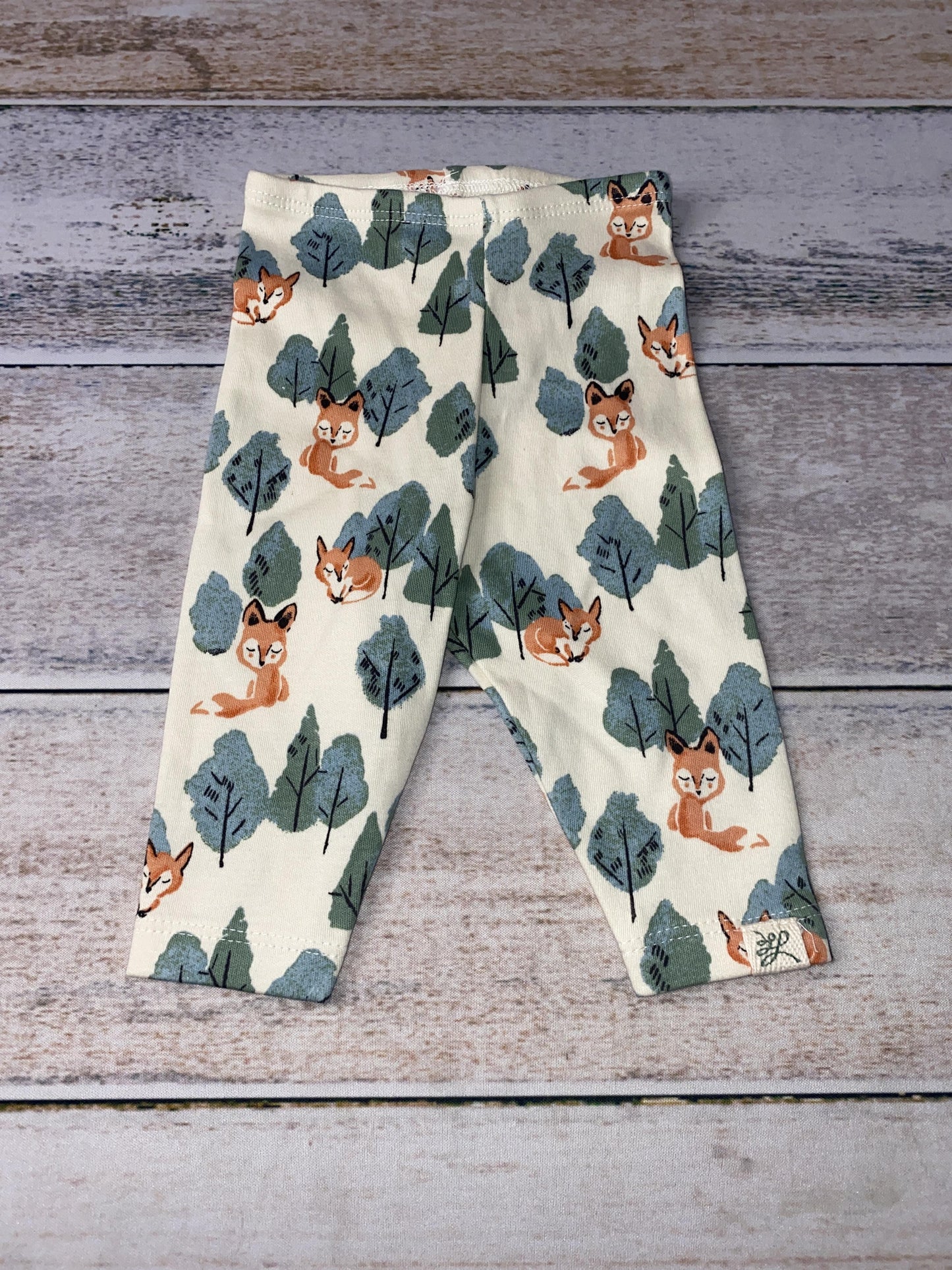 Little Lentil Unisex cream | Army Green | Foxes Leggings Size: 6-9 months cream | Army Green | Foxes