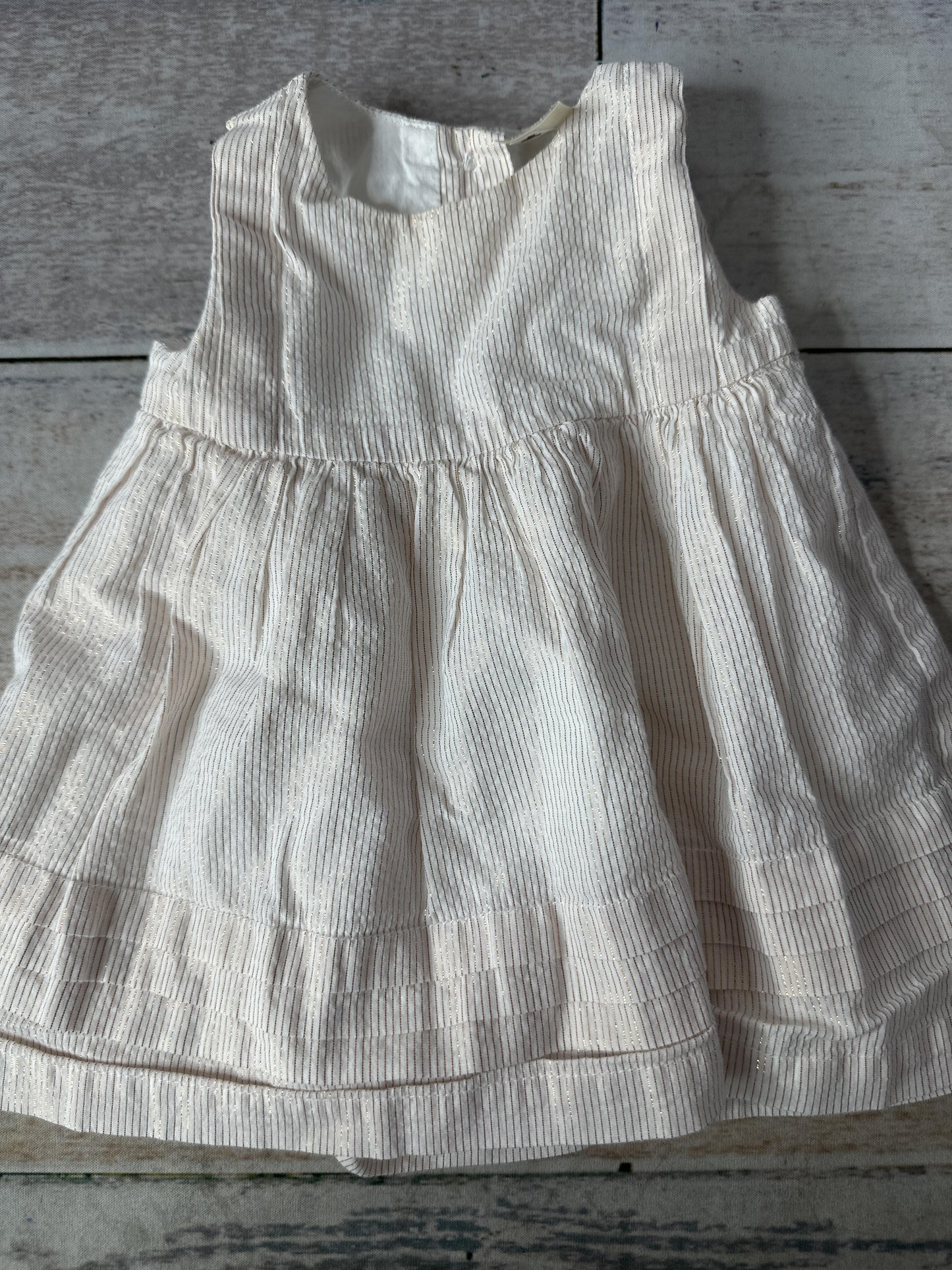 OshKosh Girls cream | Gold Dress Size: 0-3 months cream | Gold