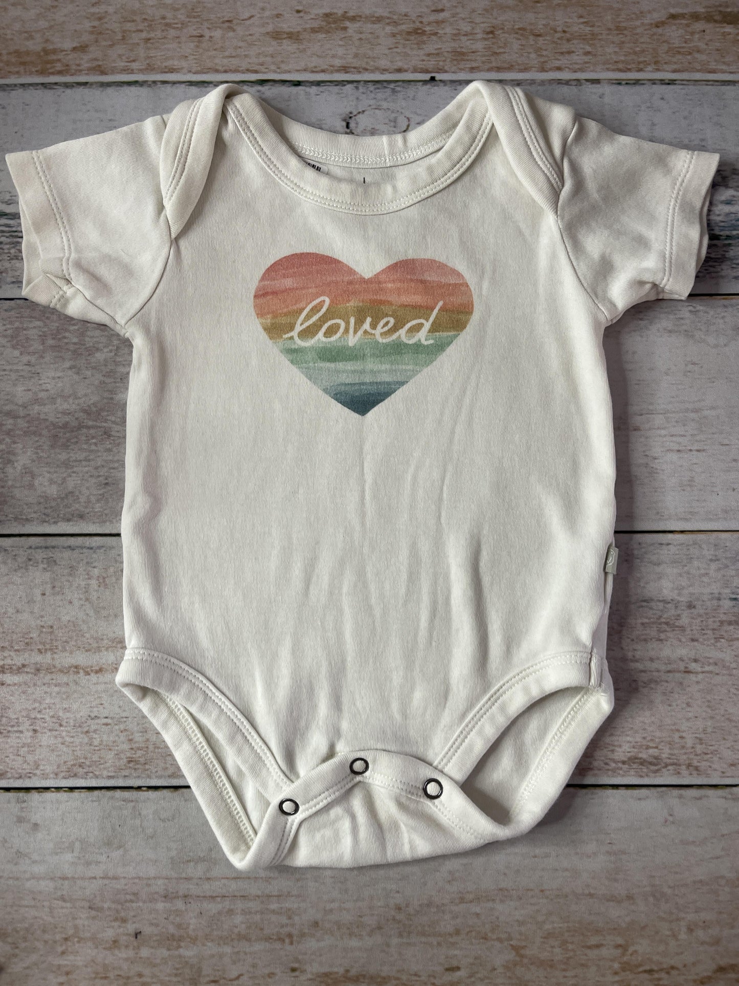 Finn + Emma Unisex cream | Hearts Onesie Size: 9-12 Months cream | Hearts