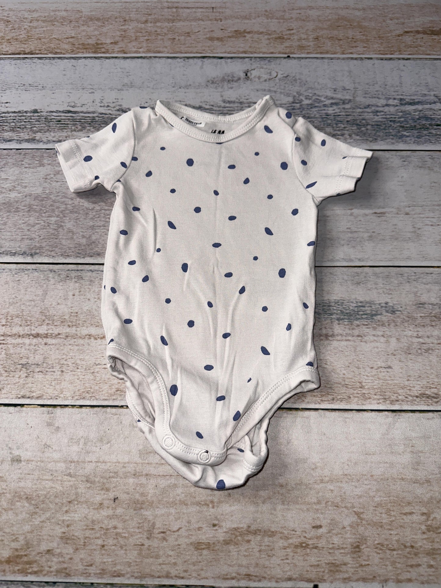 H&M Unisex cream | Light Blue | polka dot Onesie Size: 6 months cream | Light Blue | polka dot