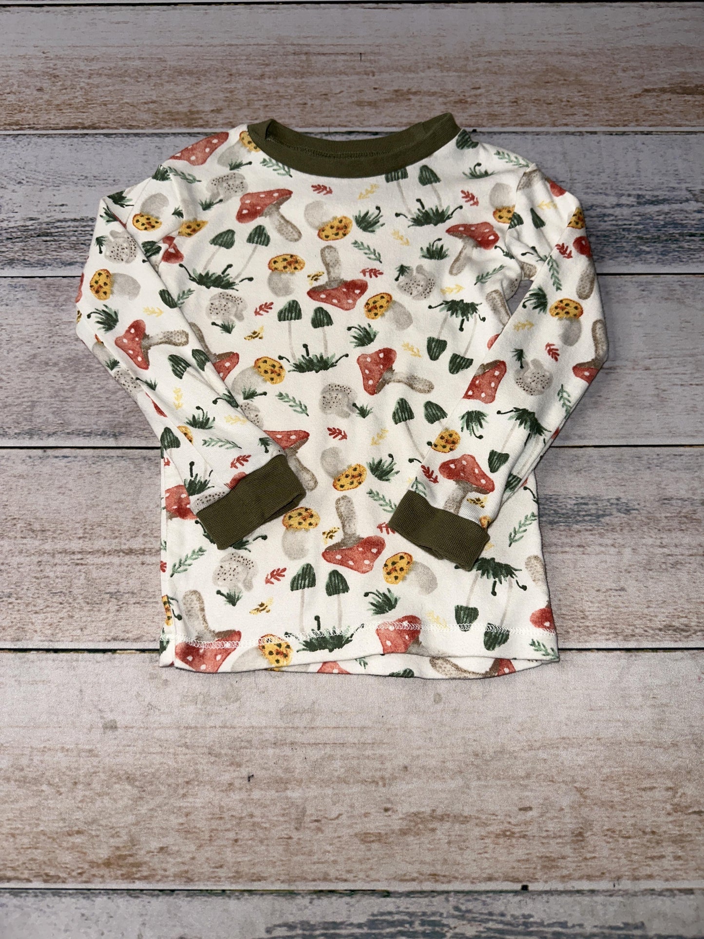 Burt's Bees Boys cream | Mushrooms Pajamas Size: 3T cream | Mushrooms