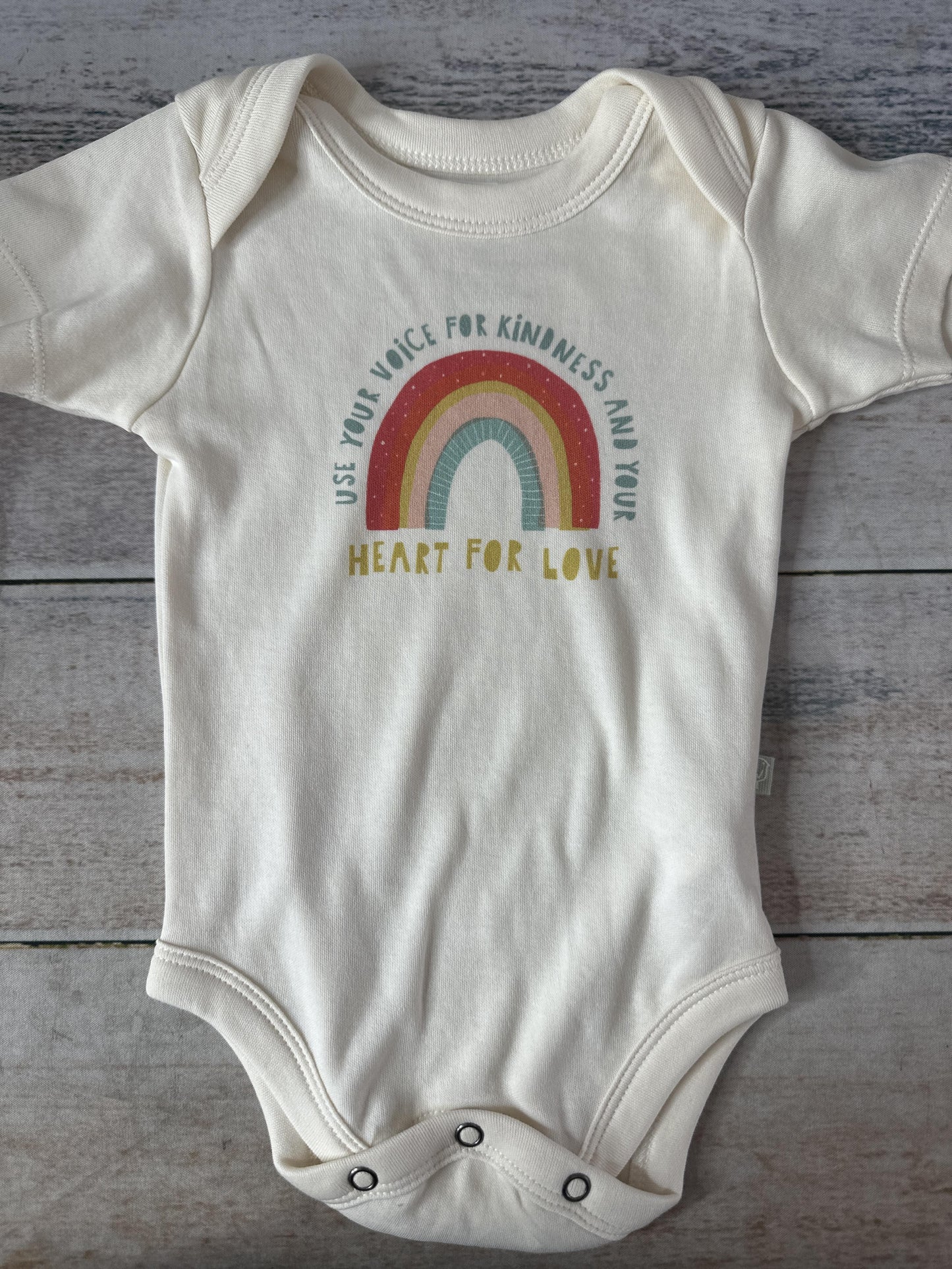 Finn + Emma Unisex cream | Rainbow Onesie Size: 0-3 months cream | Rainbow