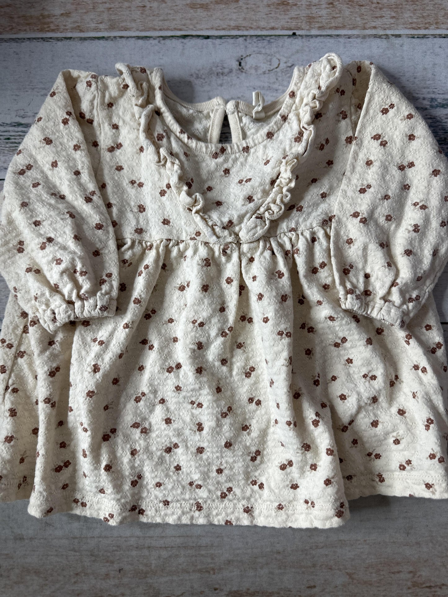 Quincy Mae Unisex cream Long Sleeve T-Shirt Size: 12-18 months cream
