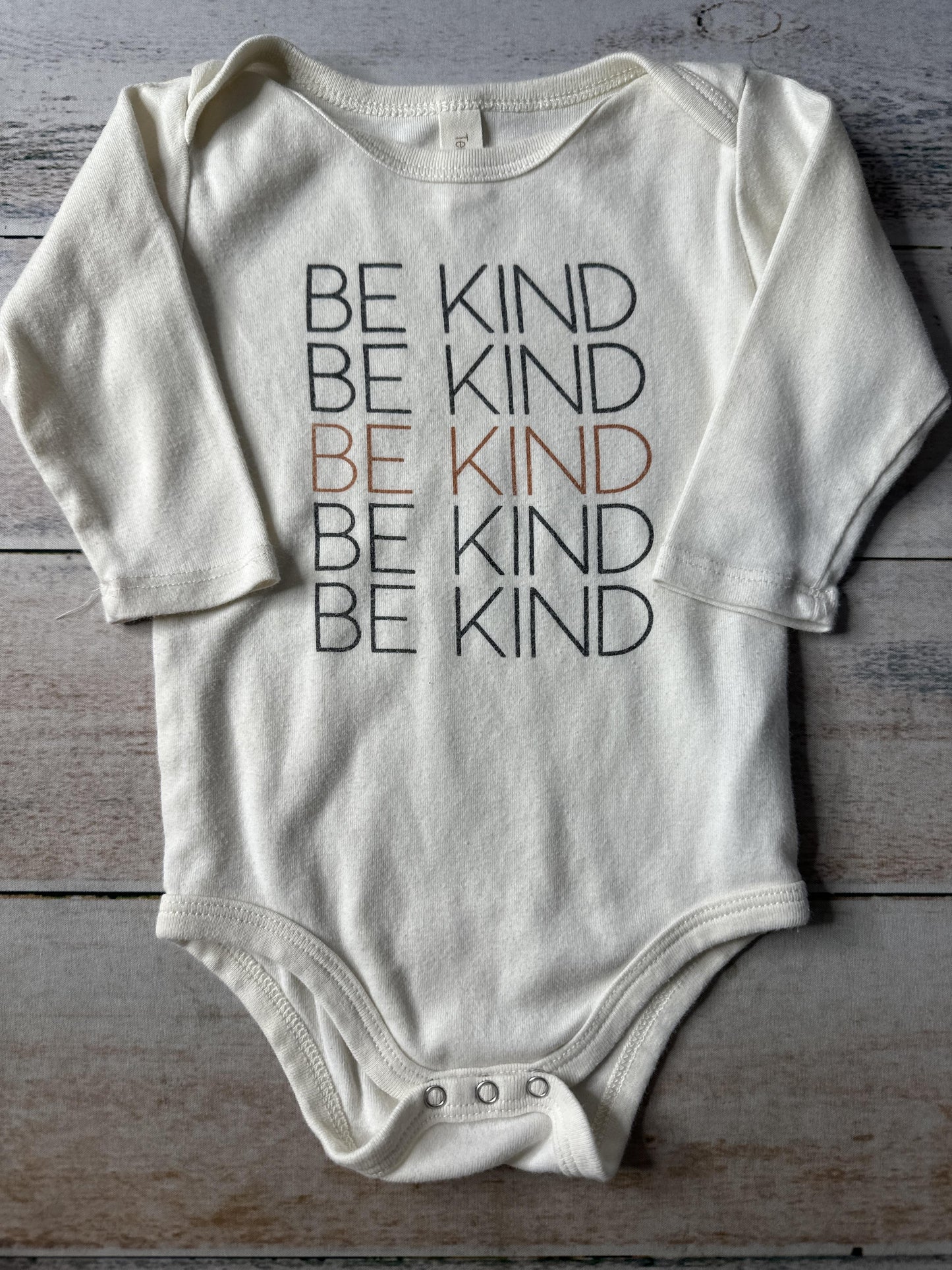 Tenth + Pine Unisex cream Onesie Size: 12-18 months cream