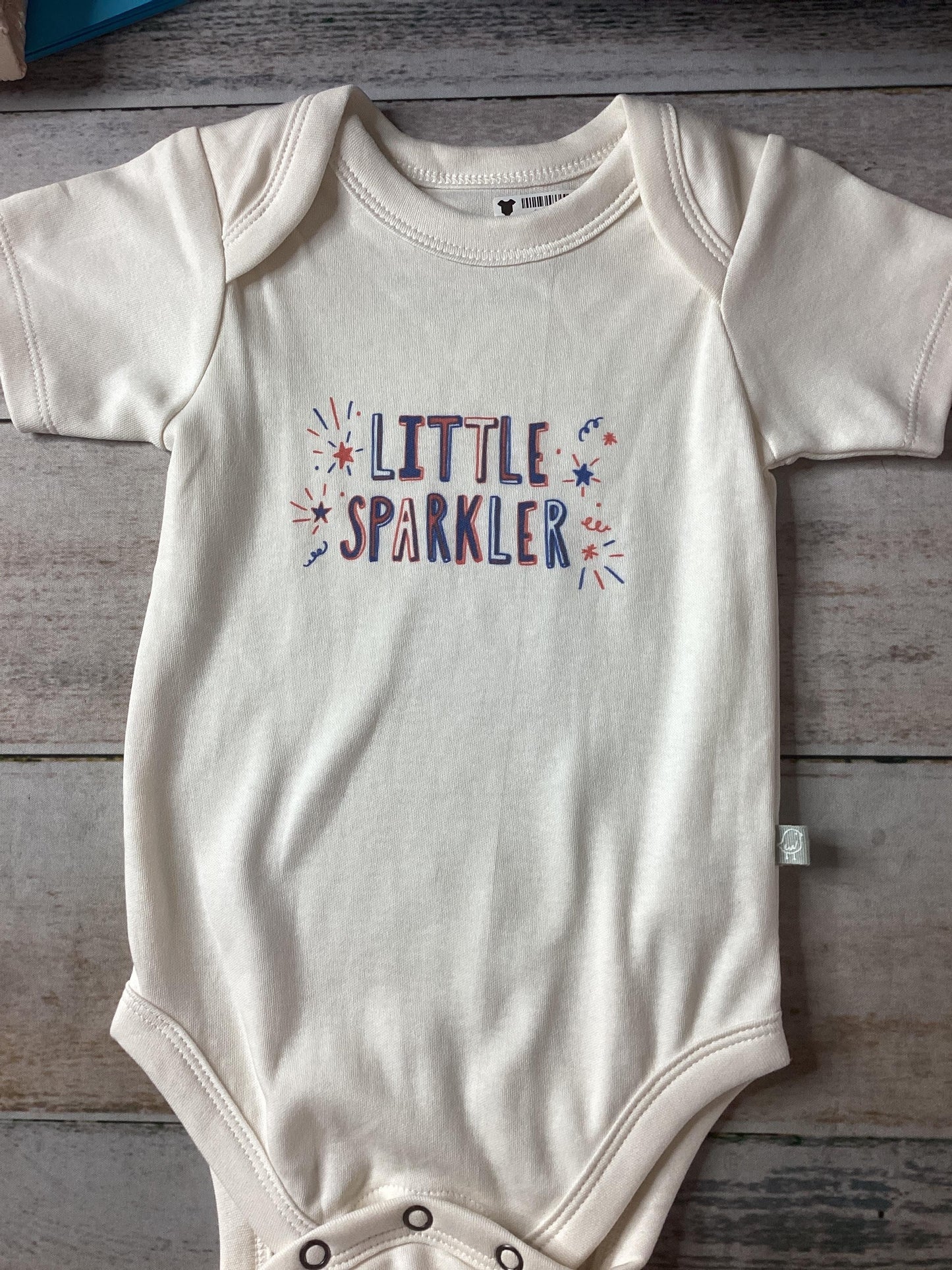 Finn + Emma Unisex cream Onesie Size: 6-9 months cream