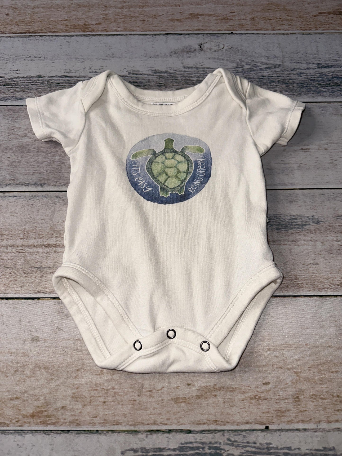 Finn + Emma Unisex cream Onesie Size: 3-6 months cream