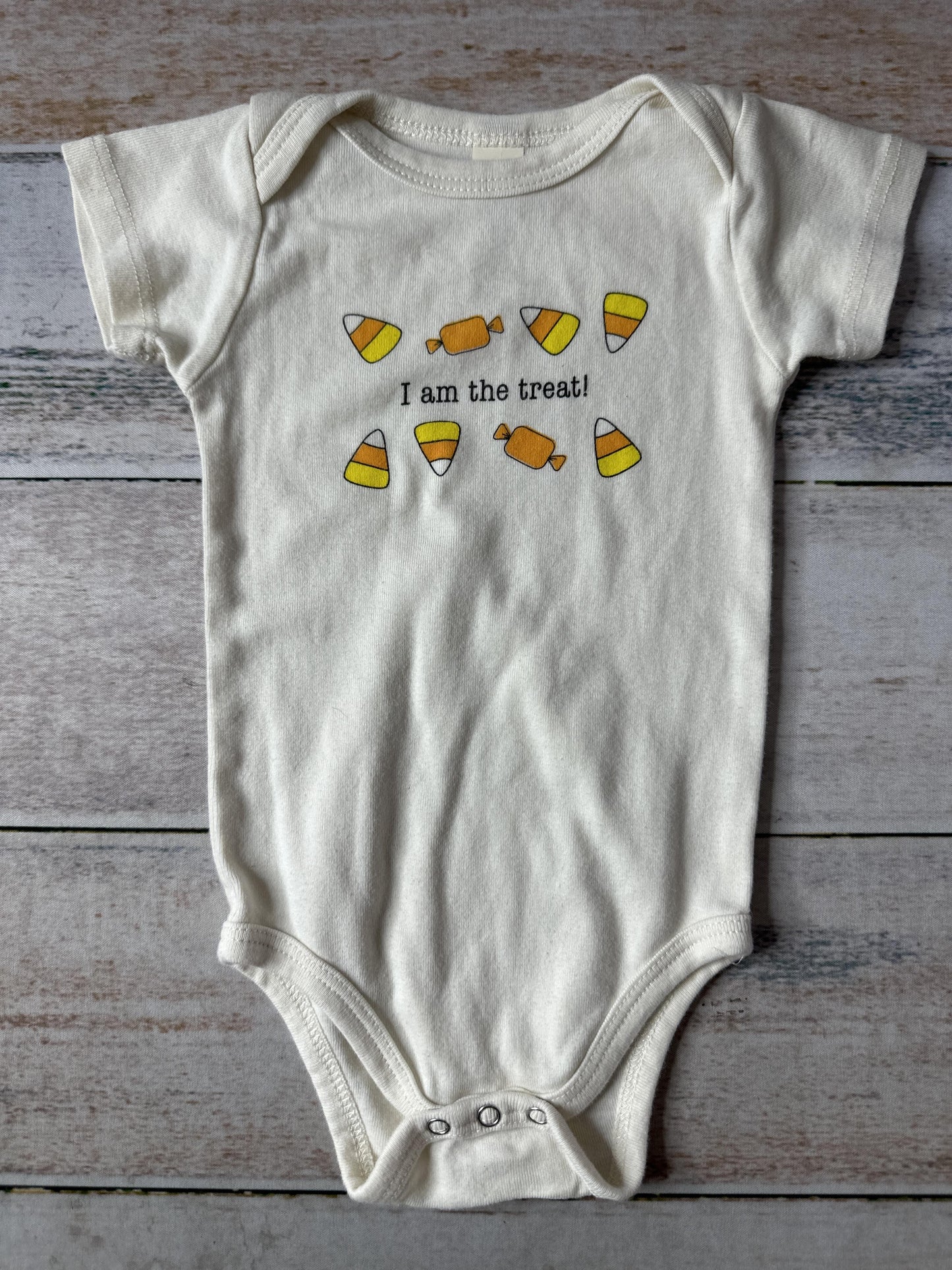 Simply Chickie Unisex cream Onesie Size: 3-6 months cream