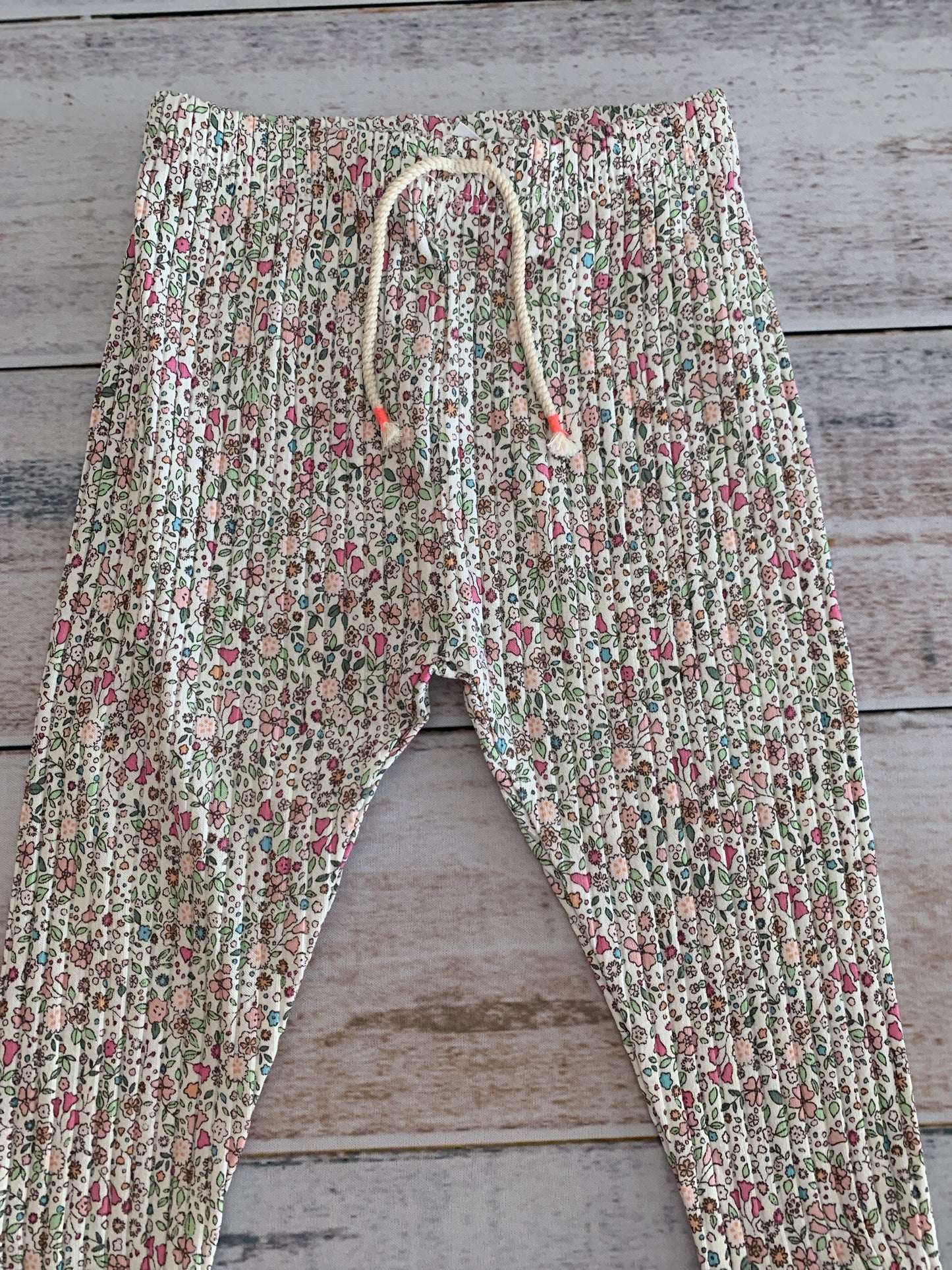 Zara Girls Flowers Pants Size: 6-9 months Flowers