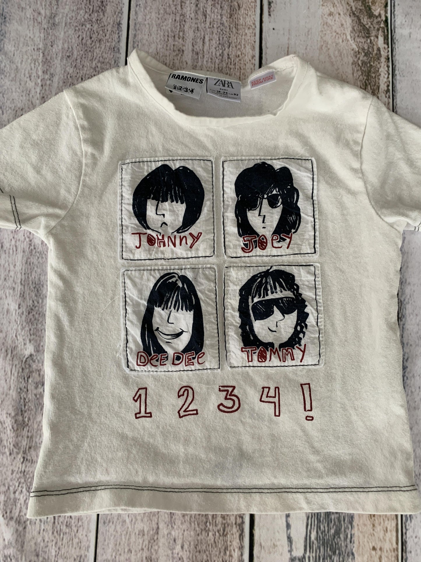 Zara Girls Graphic T-Shirt Size: 18-24 months Graphic