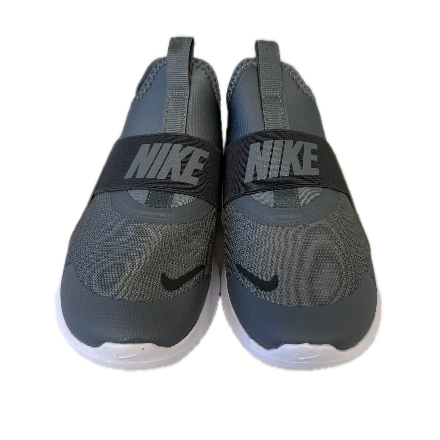 Nike Boys Gray Sneakers Size: 4 Youth Gray