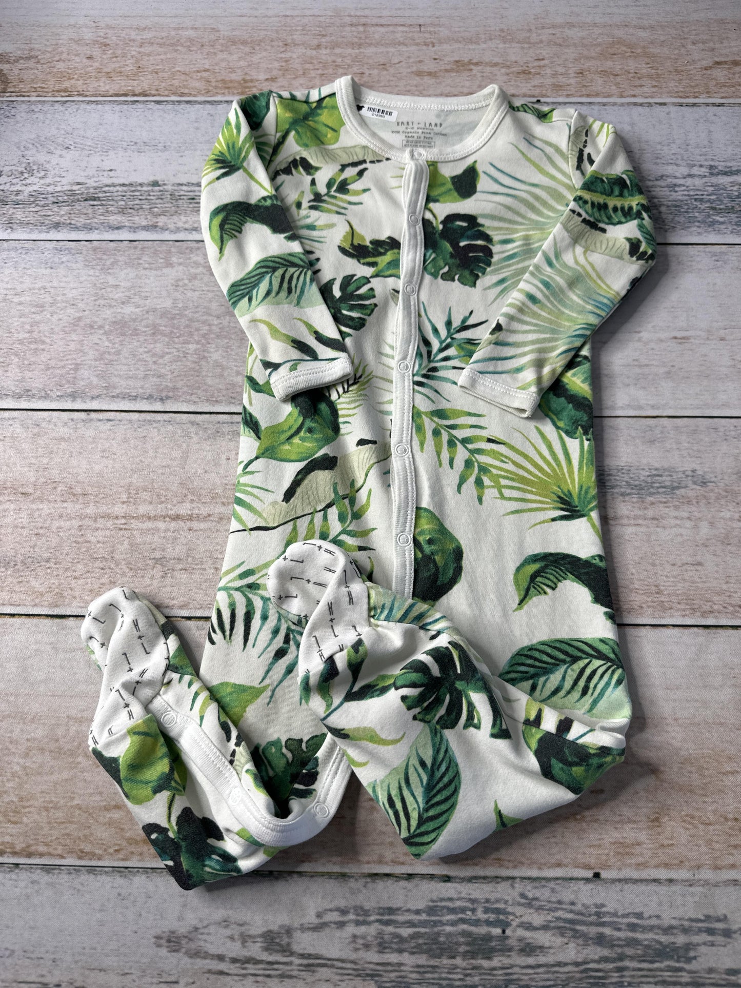 Hart and Land Unisex green leaves Pajamas Size: 6-12 months green leaves
