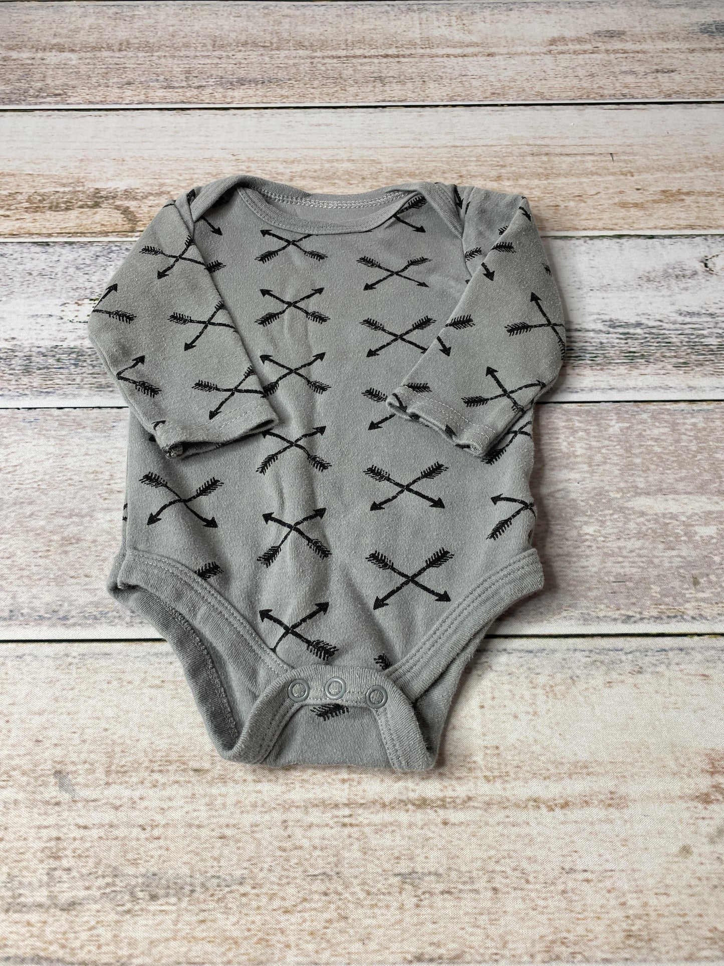 Yoga Sprout Unisex Grey | Black | Arrows Onesie Size: 0-3 months Grey | Black | Arrows