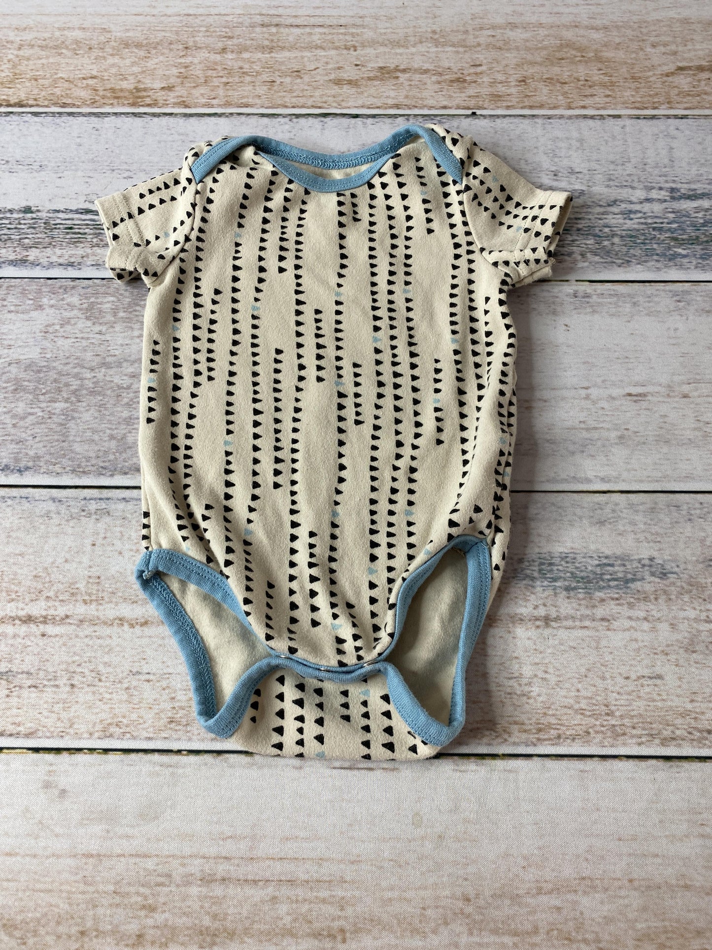 asher and olivia Boys Grey | Black | White | Light Blue Onesie Size: 6 months Grey | Black | White | Light Blue