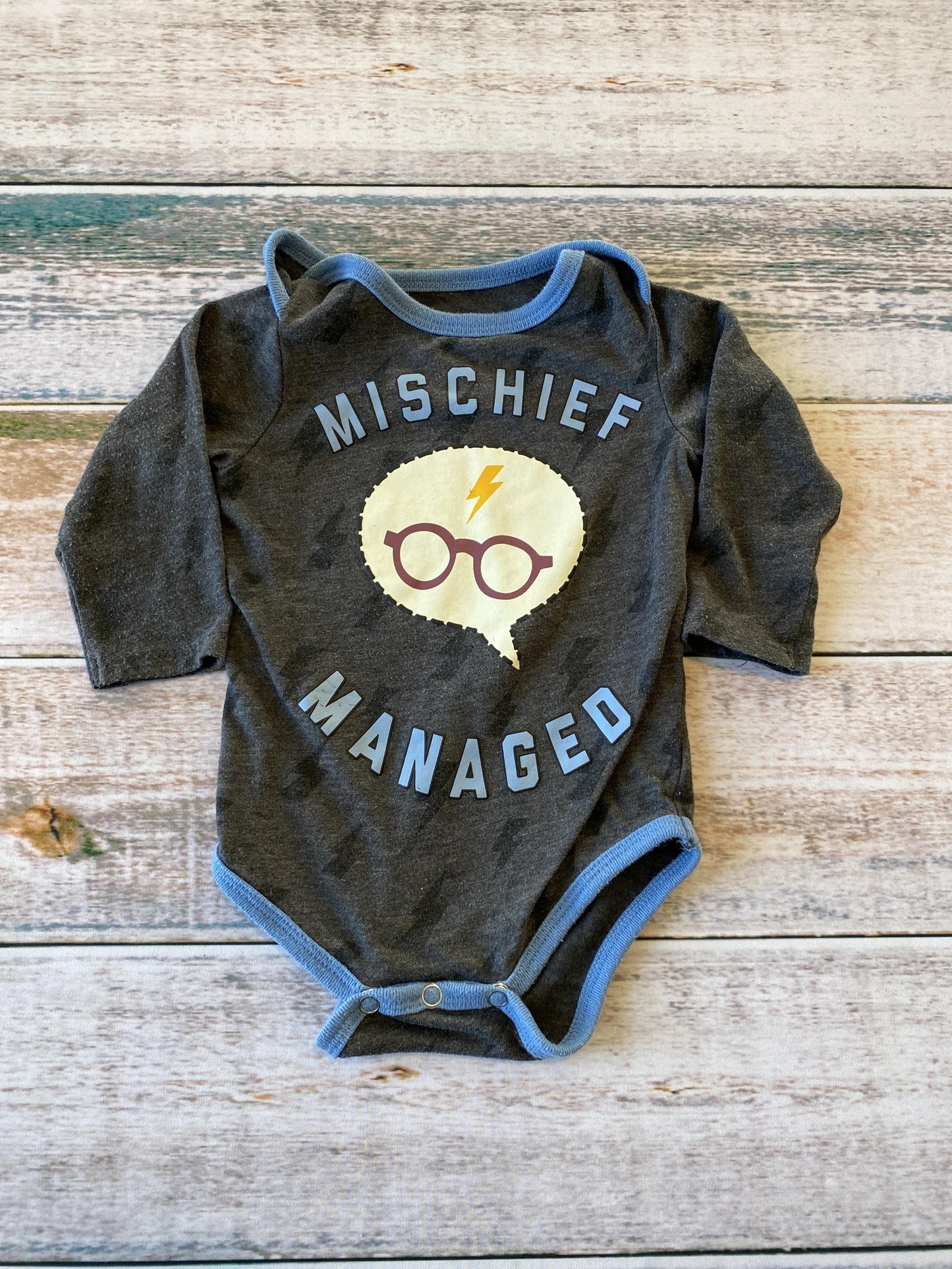 Harry Potter Unisex Grey | Graphic | Harry Potter Onesie Size: 6-9 months Grey | Graphic | Harry Potter