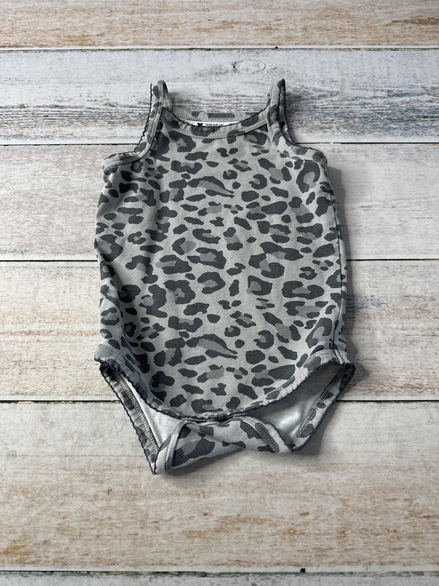 Monica and Andy Girls Grey | Pattern Onesie Size: 6-9 months Grey | Pattern