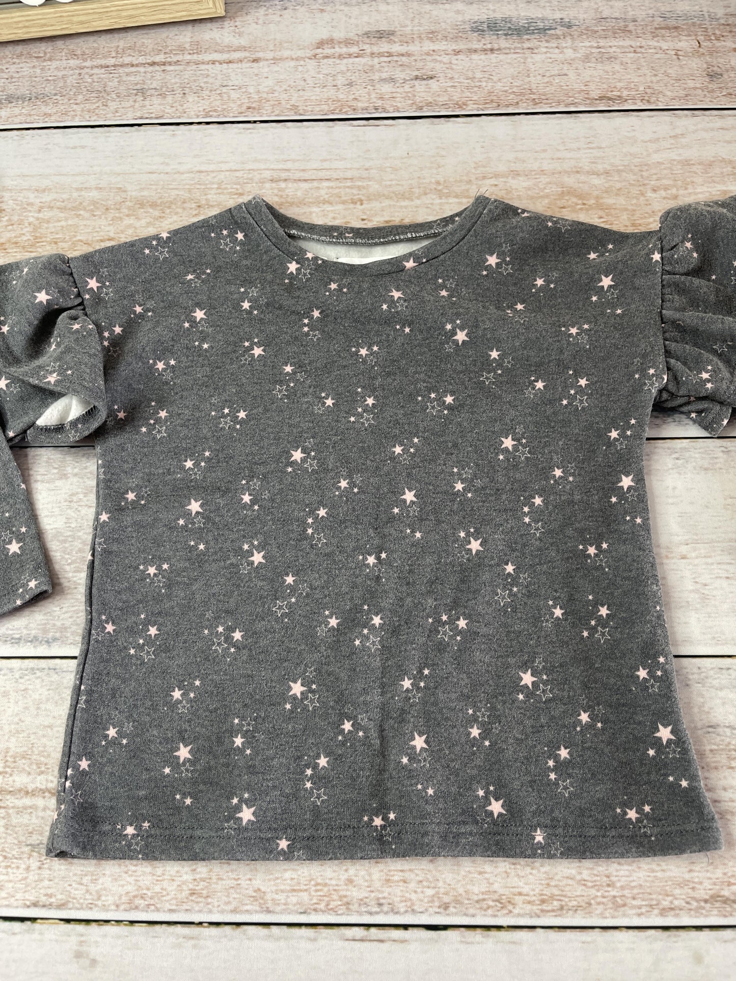 Grayson mini Girls Grey | pink Sweater Size: 3T Grey | pink