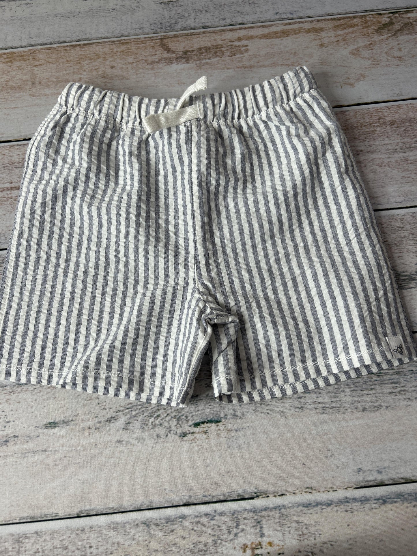 Boys grey stripes Shorts Size: 4T grey stripes