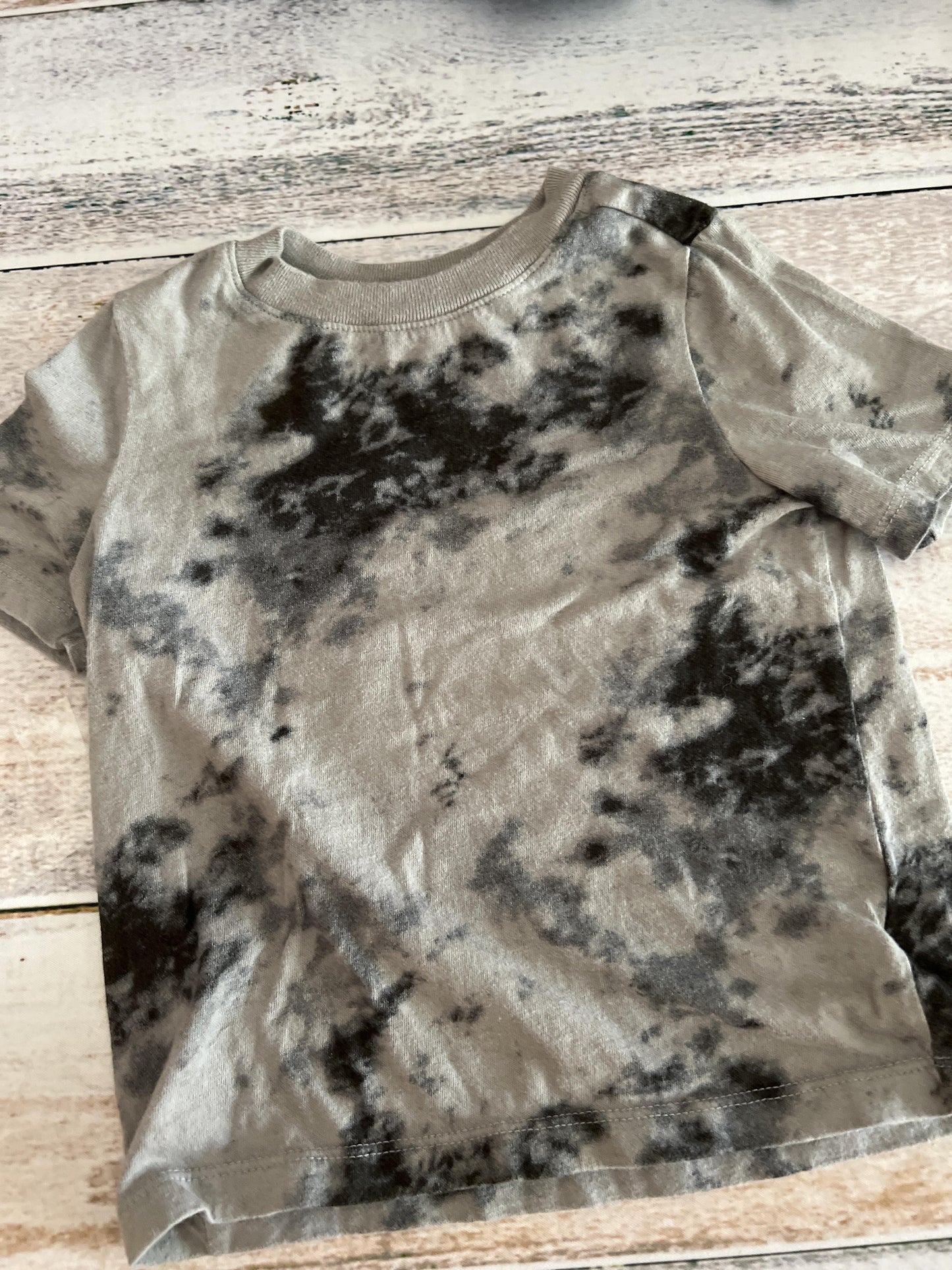 Old Navy Boys Grey | Tie Dye T-Shirt Size: 2T Grey | Tie Dye