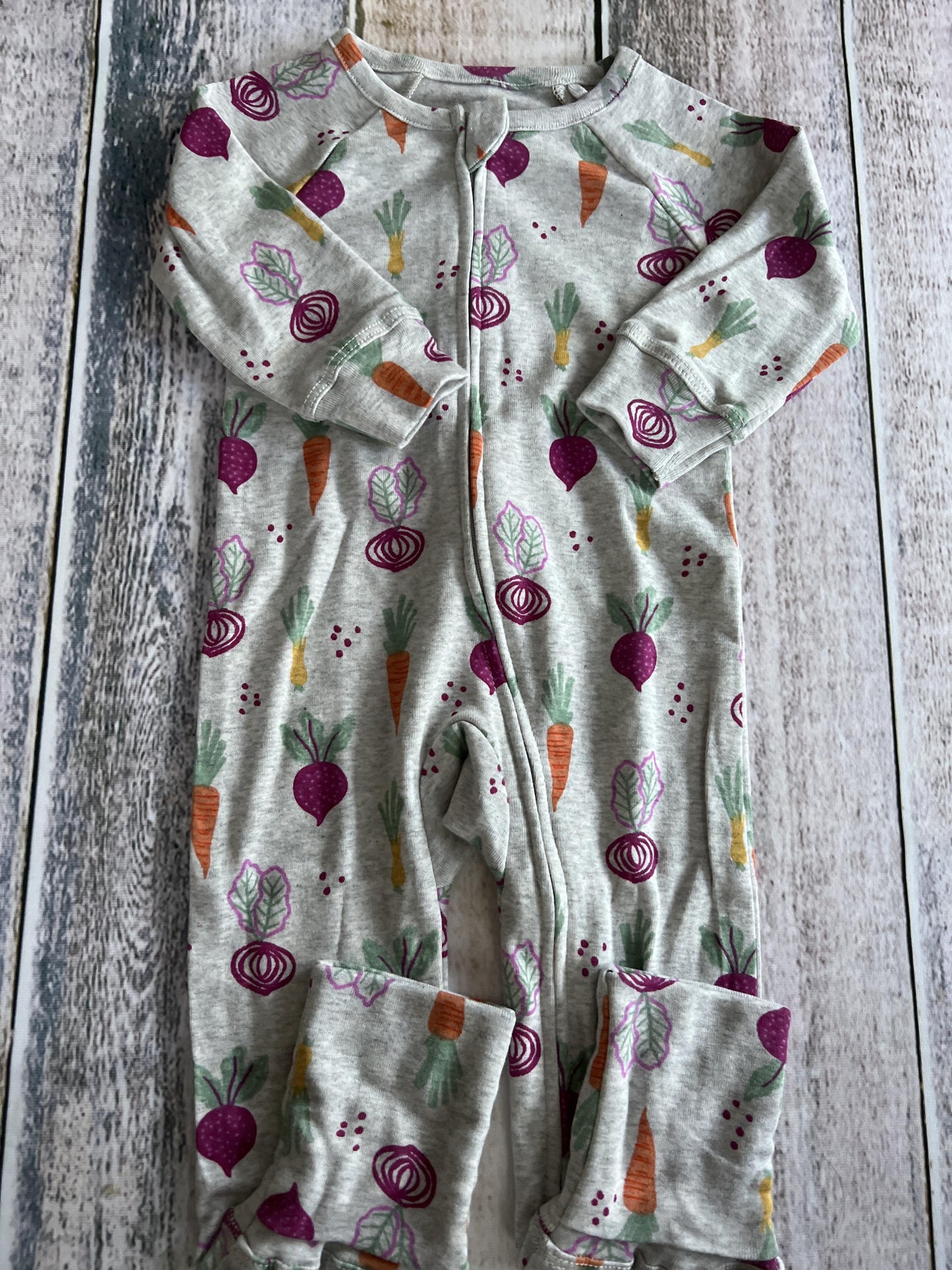 Oliver & Rain Girls Grey | Veggies Long Sleeve Outfit Size: 6 months Grey | Veggies