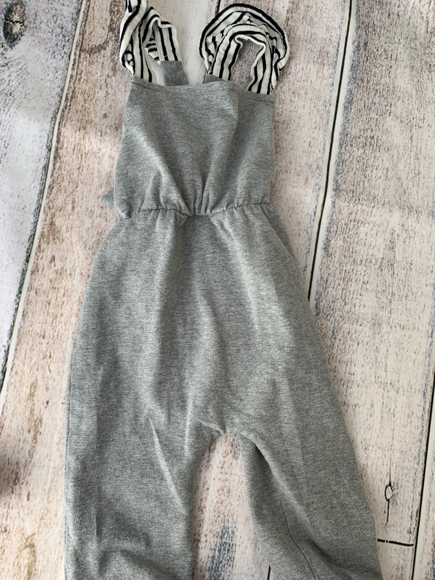Girls Grey | White | Black | Stripe Romper Size: 6-12 months Grey | White | Black | Stripe