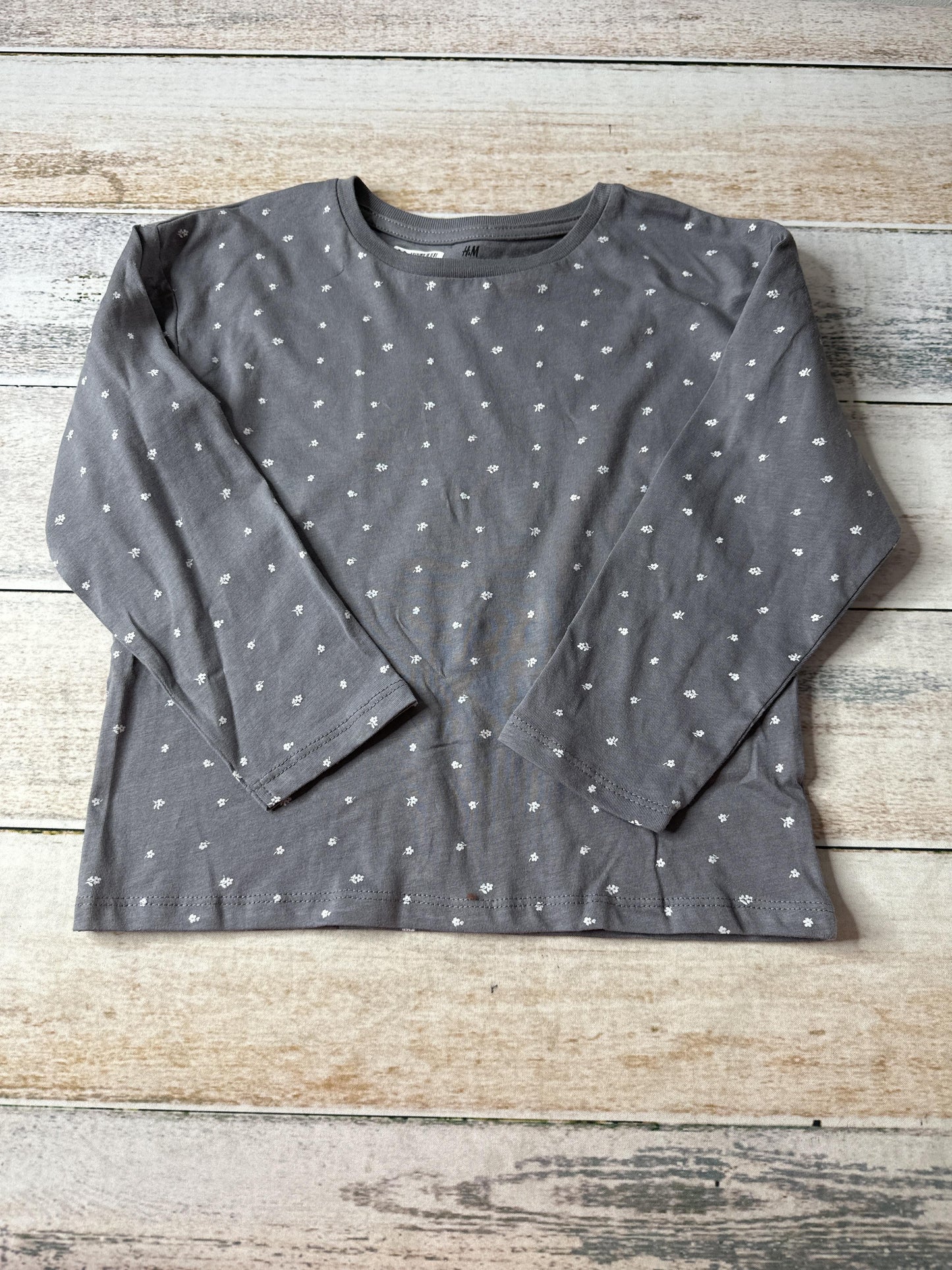 H&M Girls Grey | White | Flowers Long Sleeve Shirt Size: 5T Grey | White | Flowers