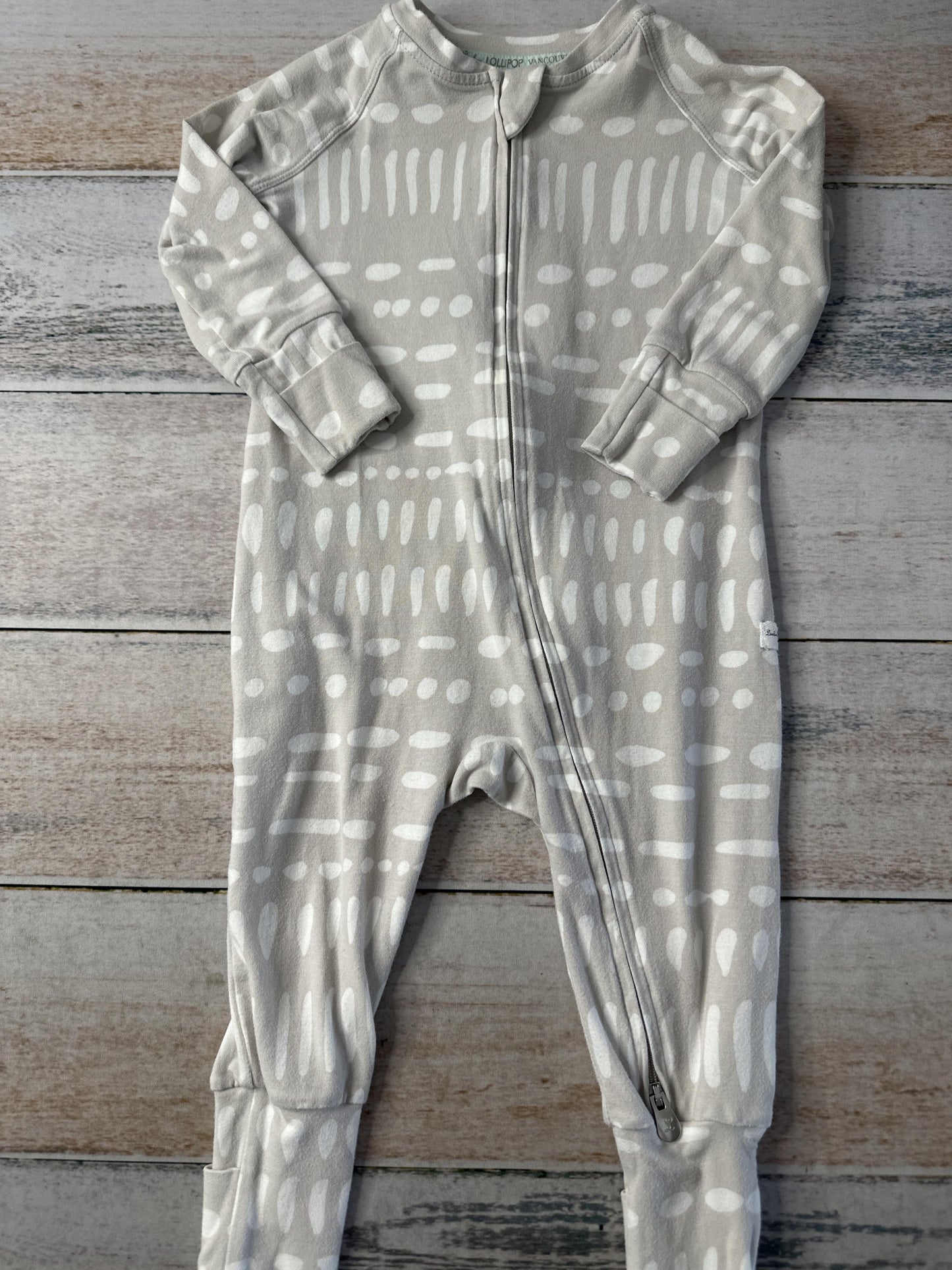 Loulou Lollipop Unisex Grey | White | Pattern Long Sleeve Outfit Size: 12-18 months Grey | White | Pattern