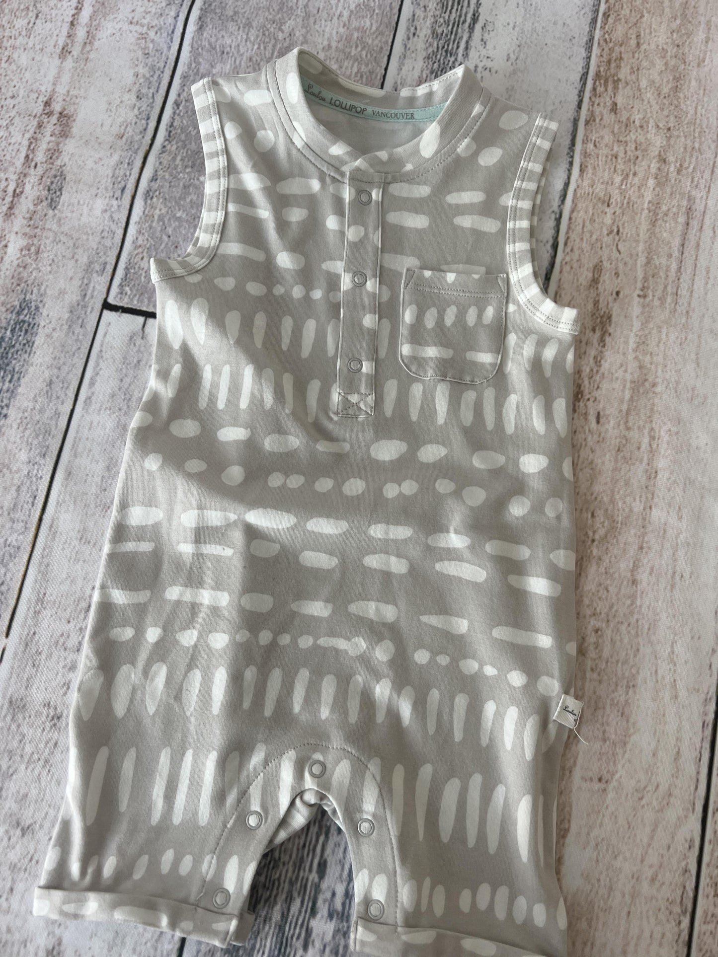 Loulou Lollipop Unisex Grey | White | Pattern Romper Size: 6-12 months Grey | White | Pattern