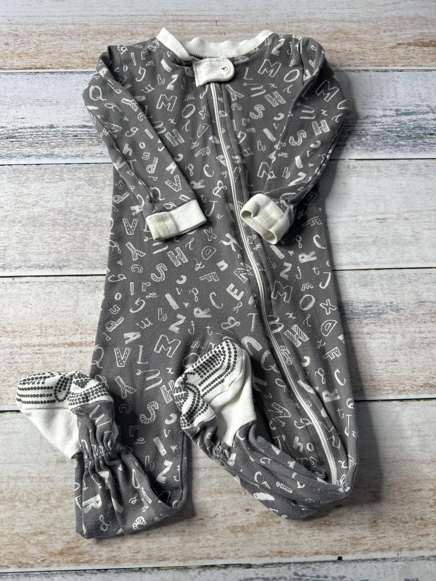 Burt's Bees Boys Grey | White Pajamas Size: 12 months Grey | White