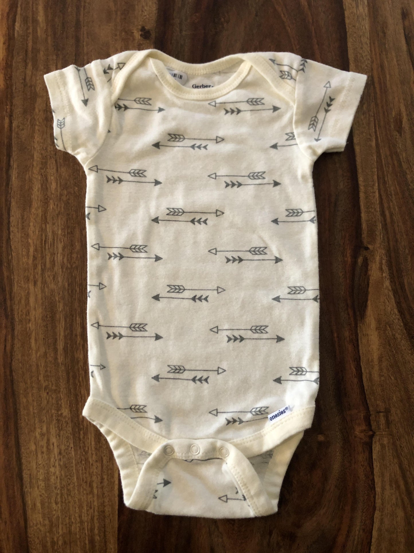 Gerber Childrenswear Unisex Grey | White Onesie Size: 3-6 months Grey | White