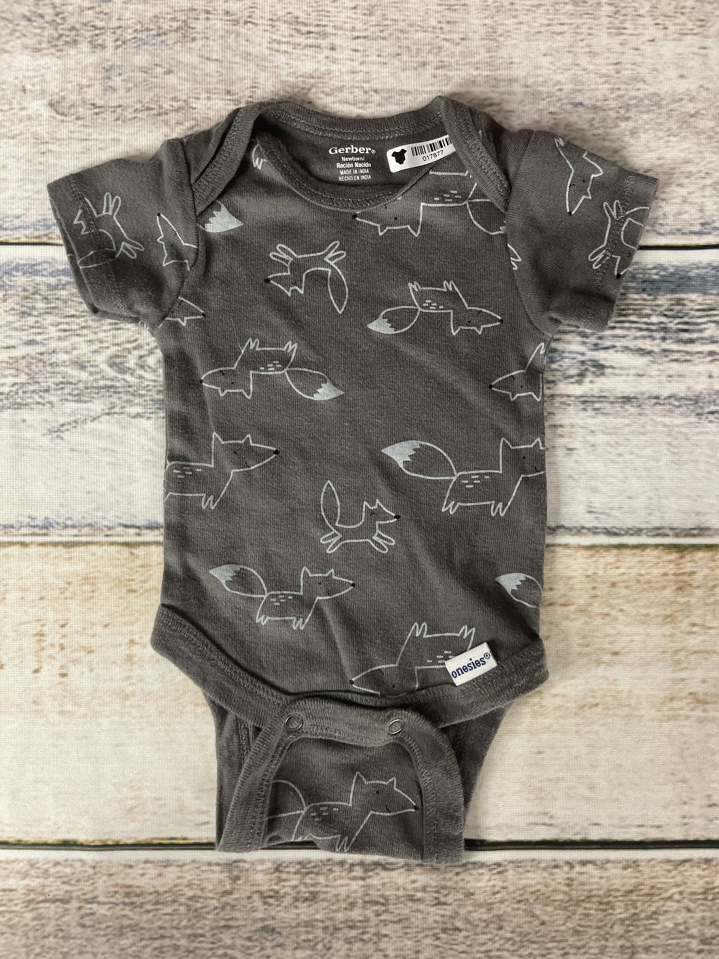 Carters Unisex Grey | White Onesie Size: Newborn Grey | White