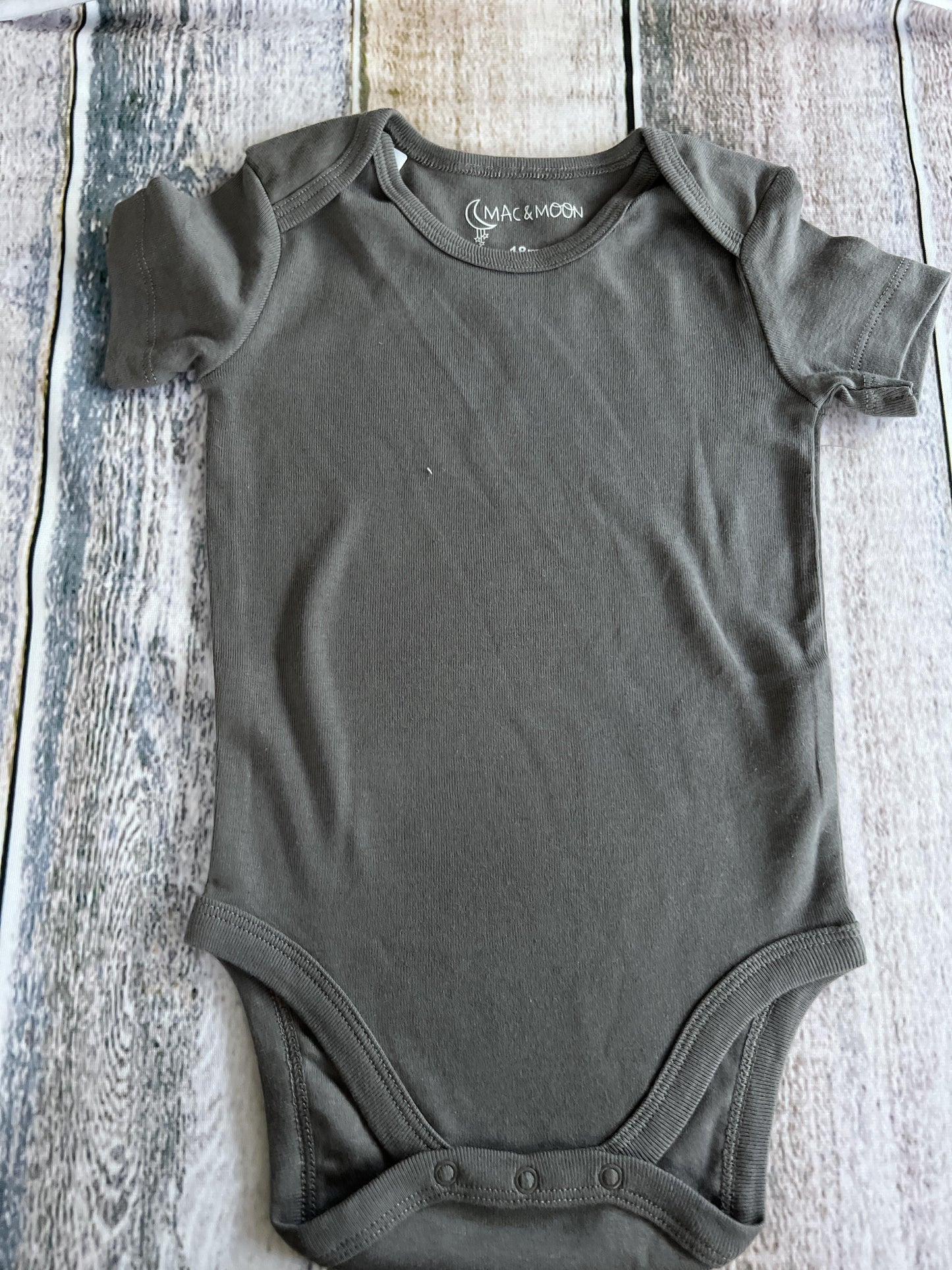 Mac and Moon Unisex Grey Onesie Size: 18 months Grey