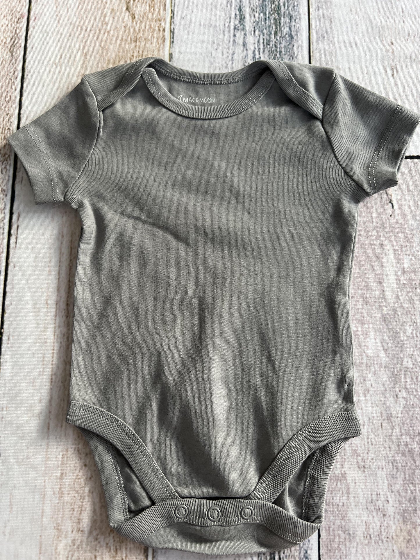 Mac and Moon Boys Grey Onesie Size: 6 months Grey