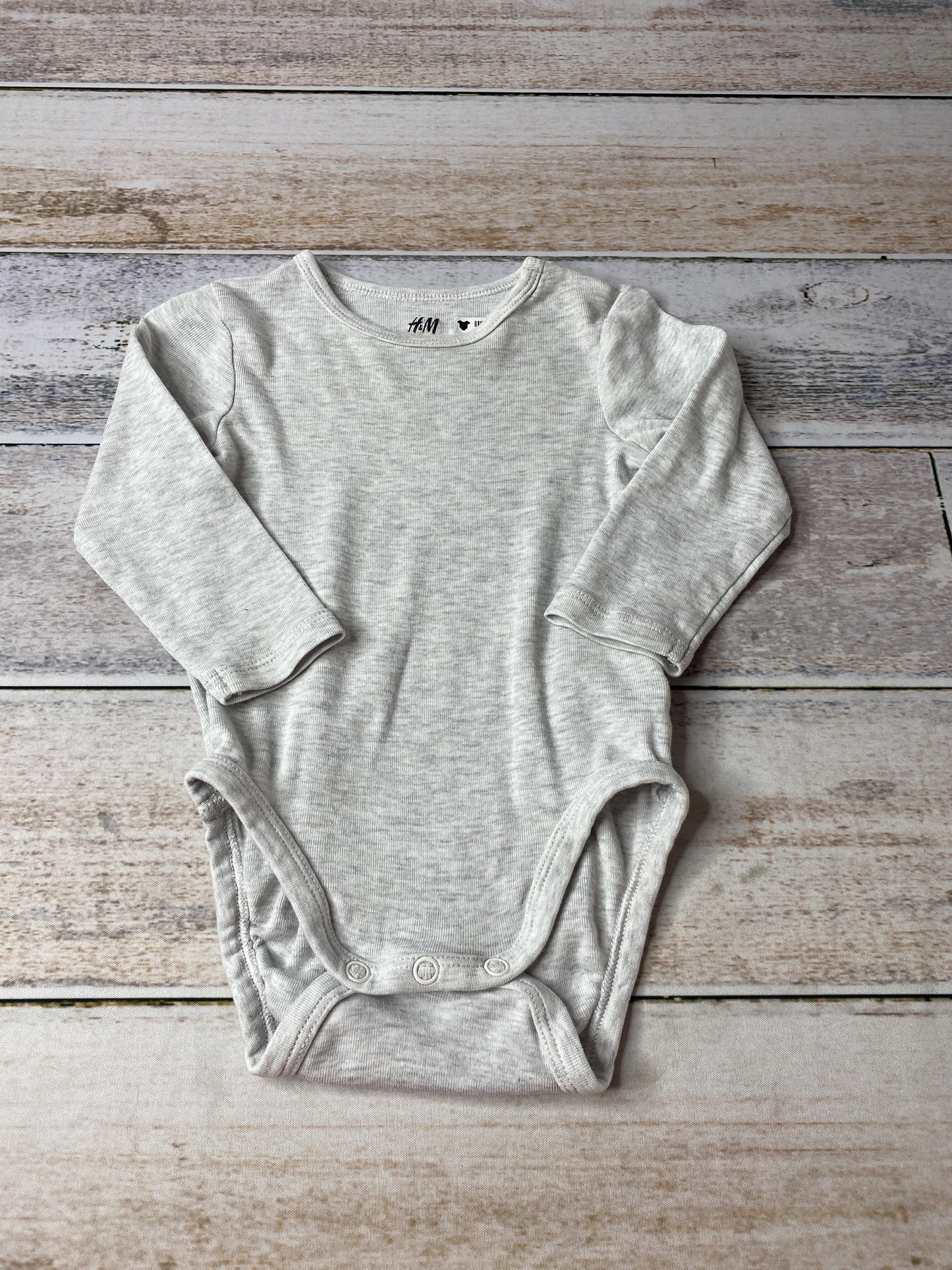 H&M Unisex Grey Onesie Size: 9 months Grey
