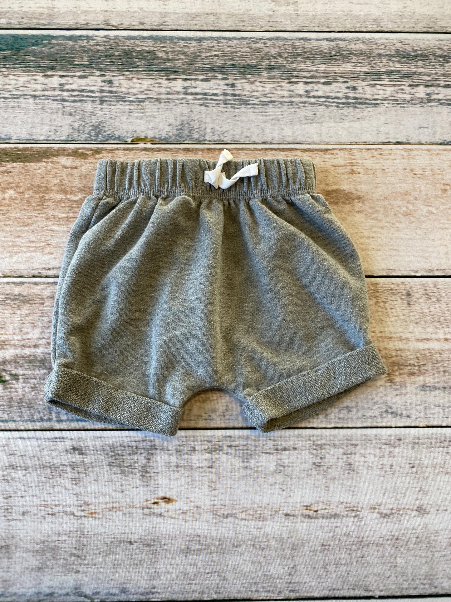 Cat & Jack Unisex Grey Shorts Size: 3-6 months Grey