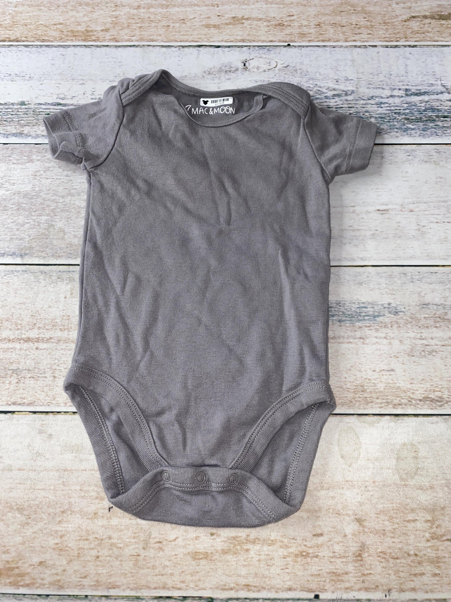 Mac and Moon Unisex Grey Onesie Size: 12 months Grey