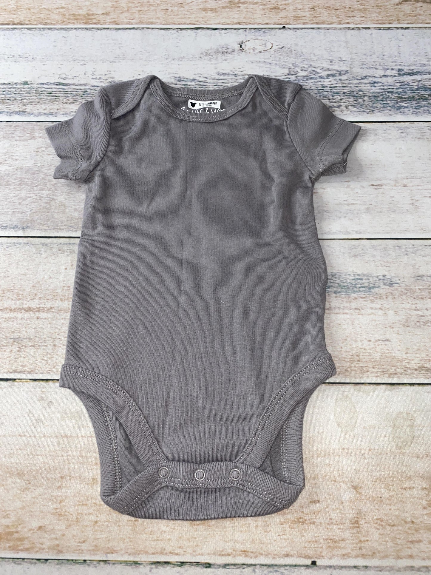 Mac and Moon Unisex Grey Onesie Size: 6 months Grey