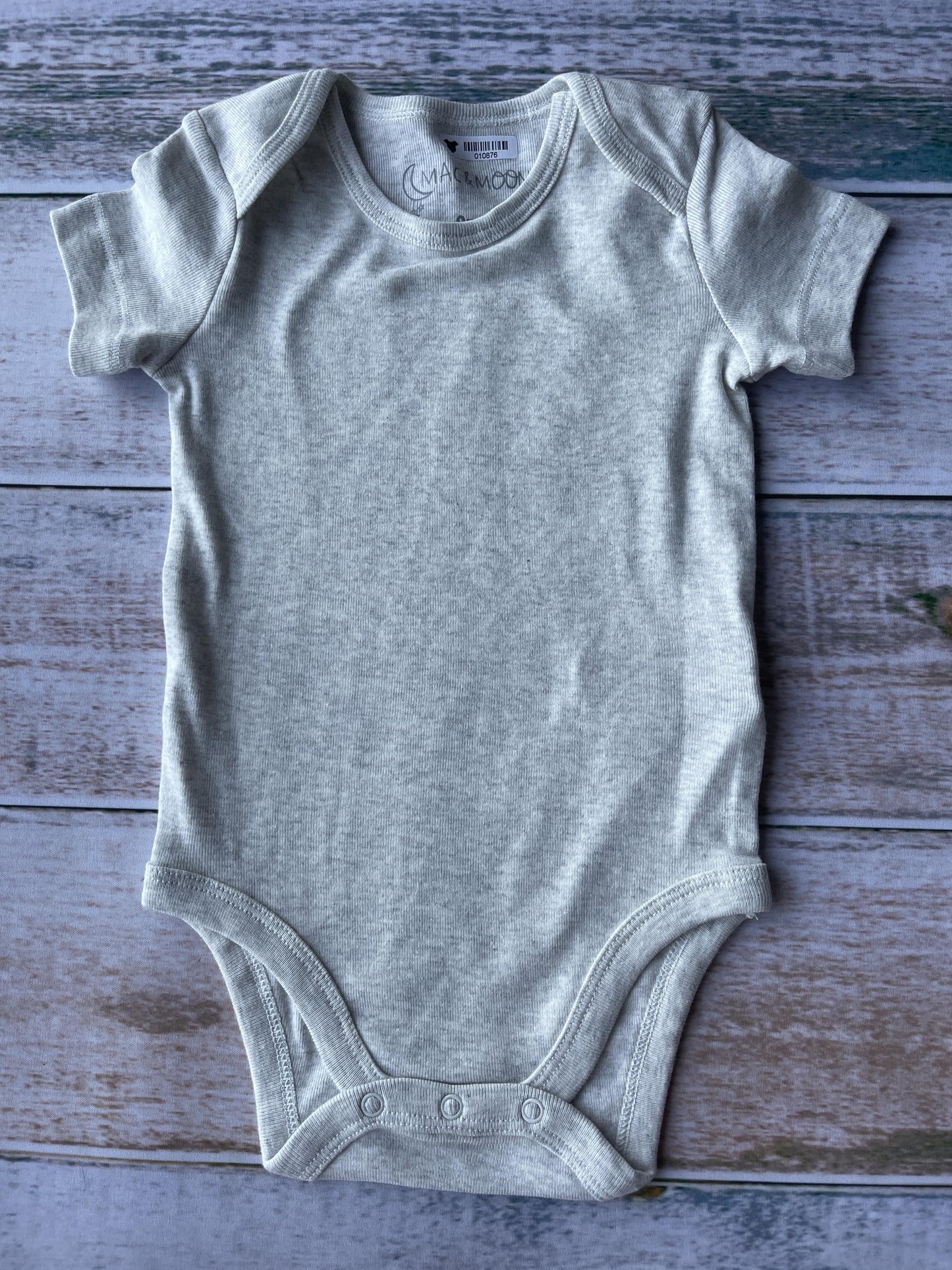 Mac & Moon Unisex Grey Onesie Size: 9 months Grey