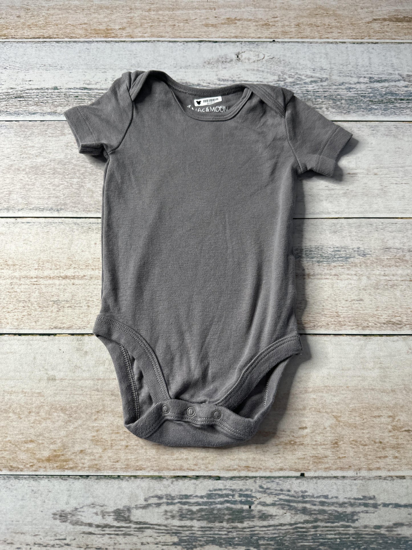 Mac & Moon Unisex Grey Onesie Size: 12 months Grey