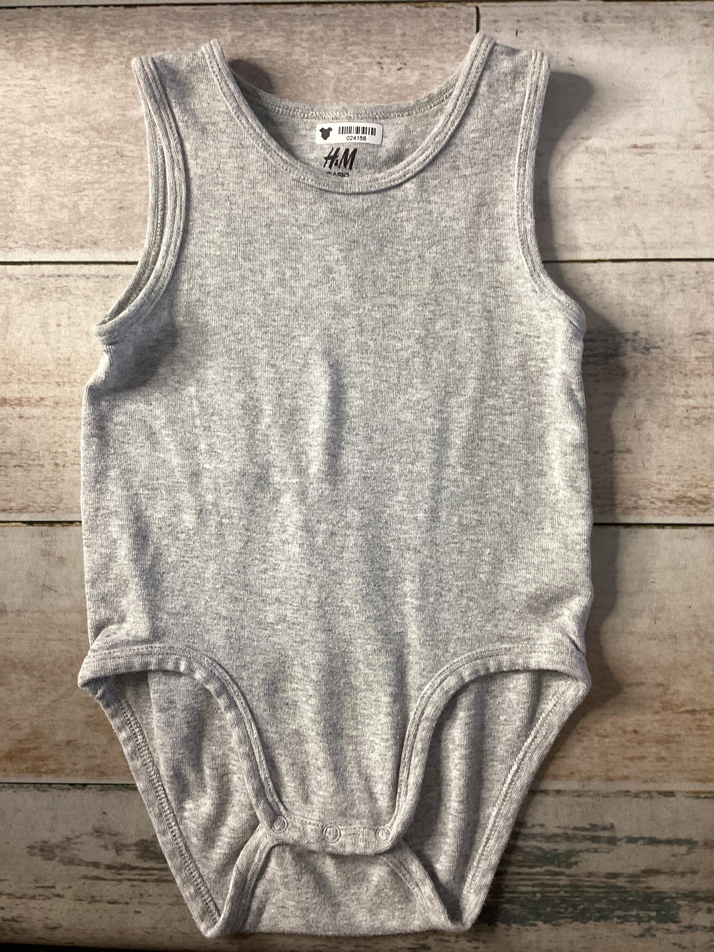 H&M Unisex Grey Onesie Size: 18 months Grey