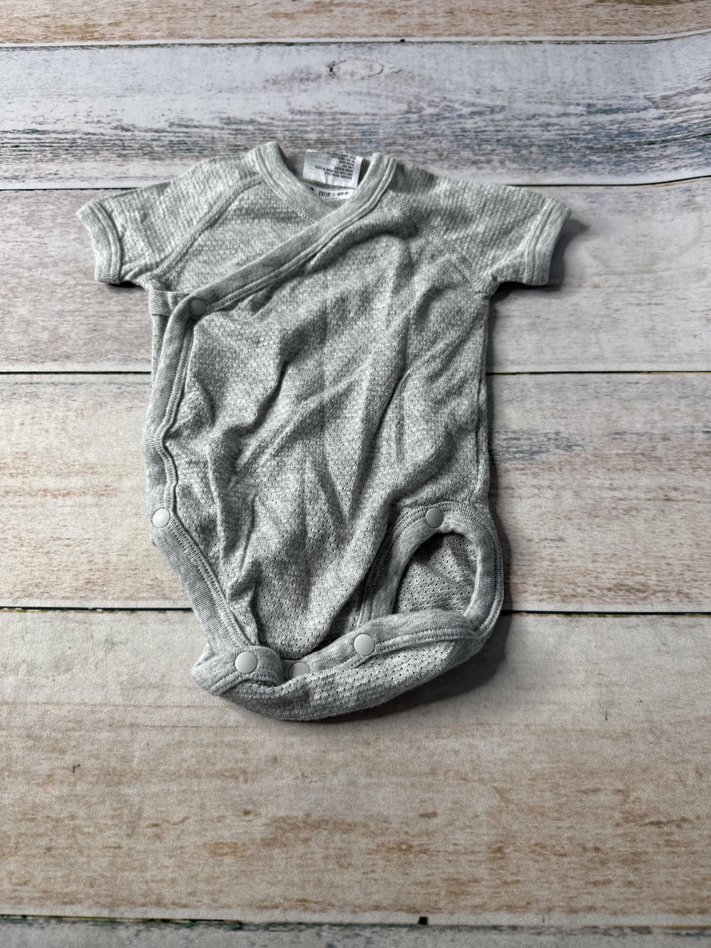 Uniqlo Unisex Grey Button Down Short Sleeve Size: 0-3 months Grey