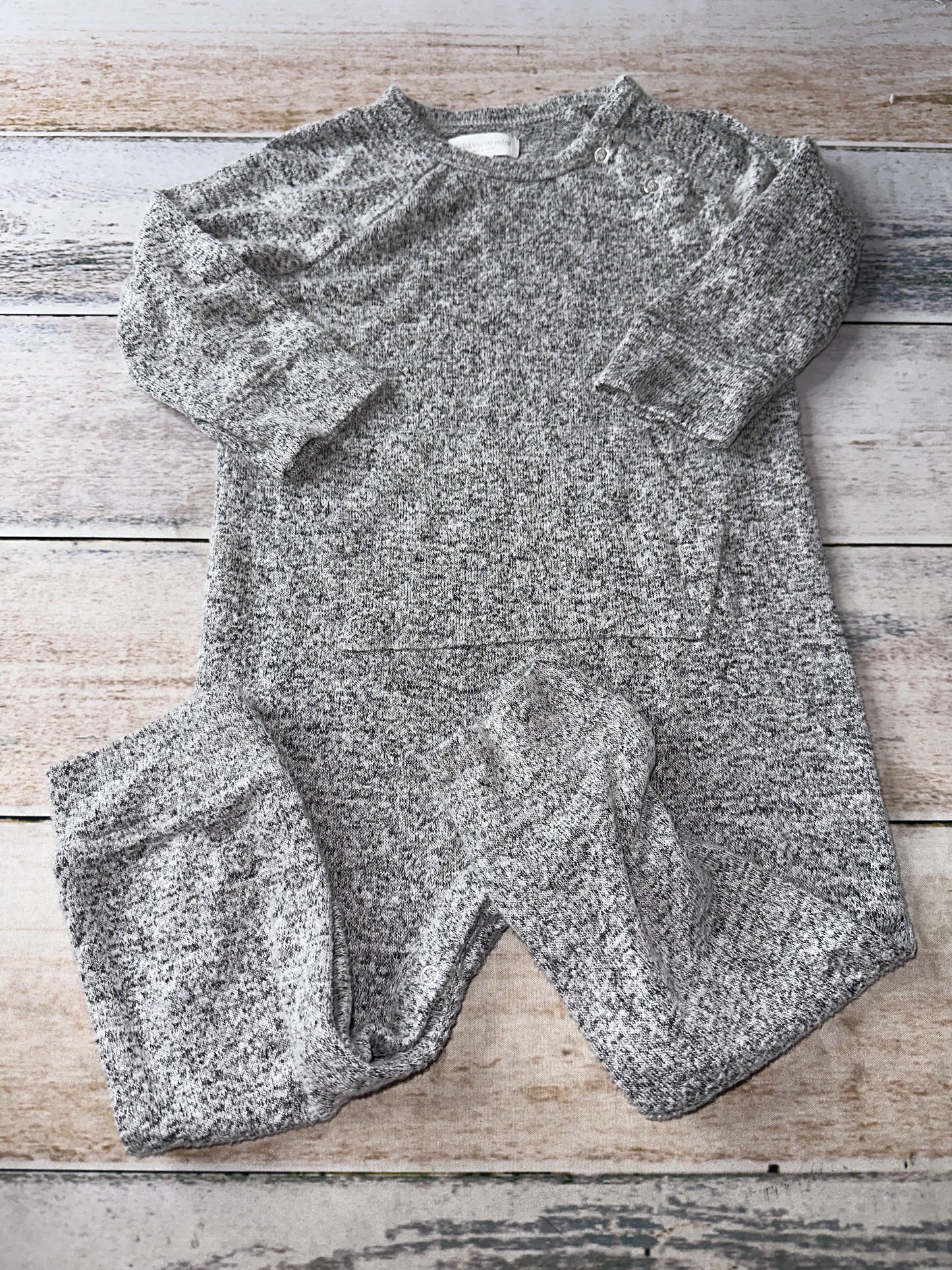 Grayson mini Unisex Grey Long Sleeve Outfit Size: 18 months Grey