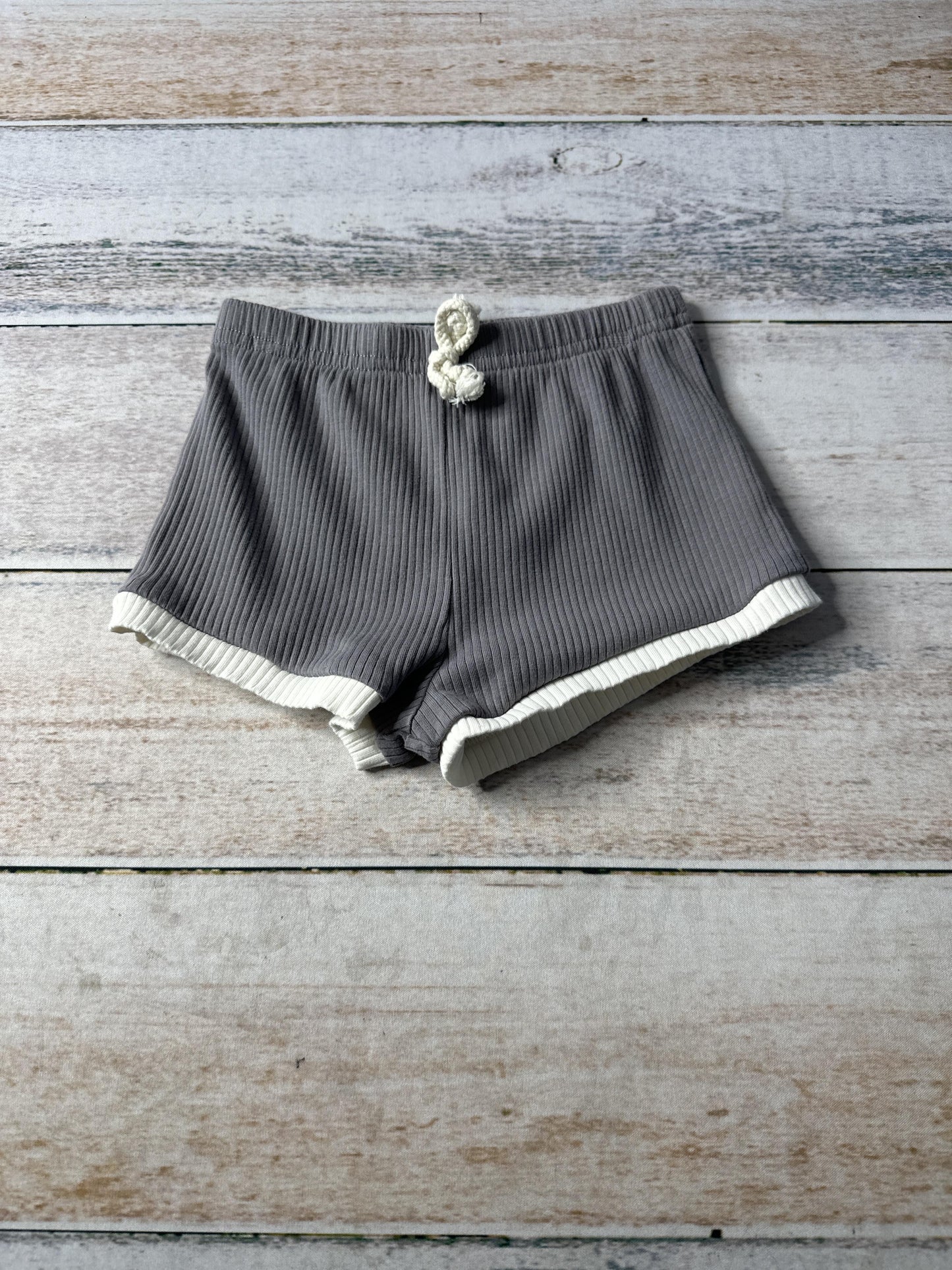 Quincy Mae Boys Grey Shorts Size: 2-3 Years Grey