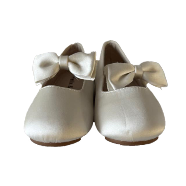 Felix & Flora Girls Ivory Shoes Size: 7 Toddler Ivory