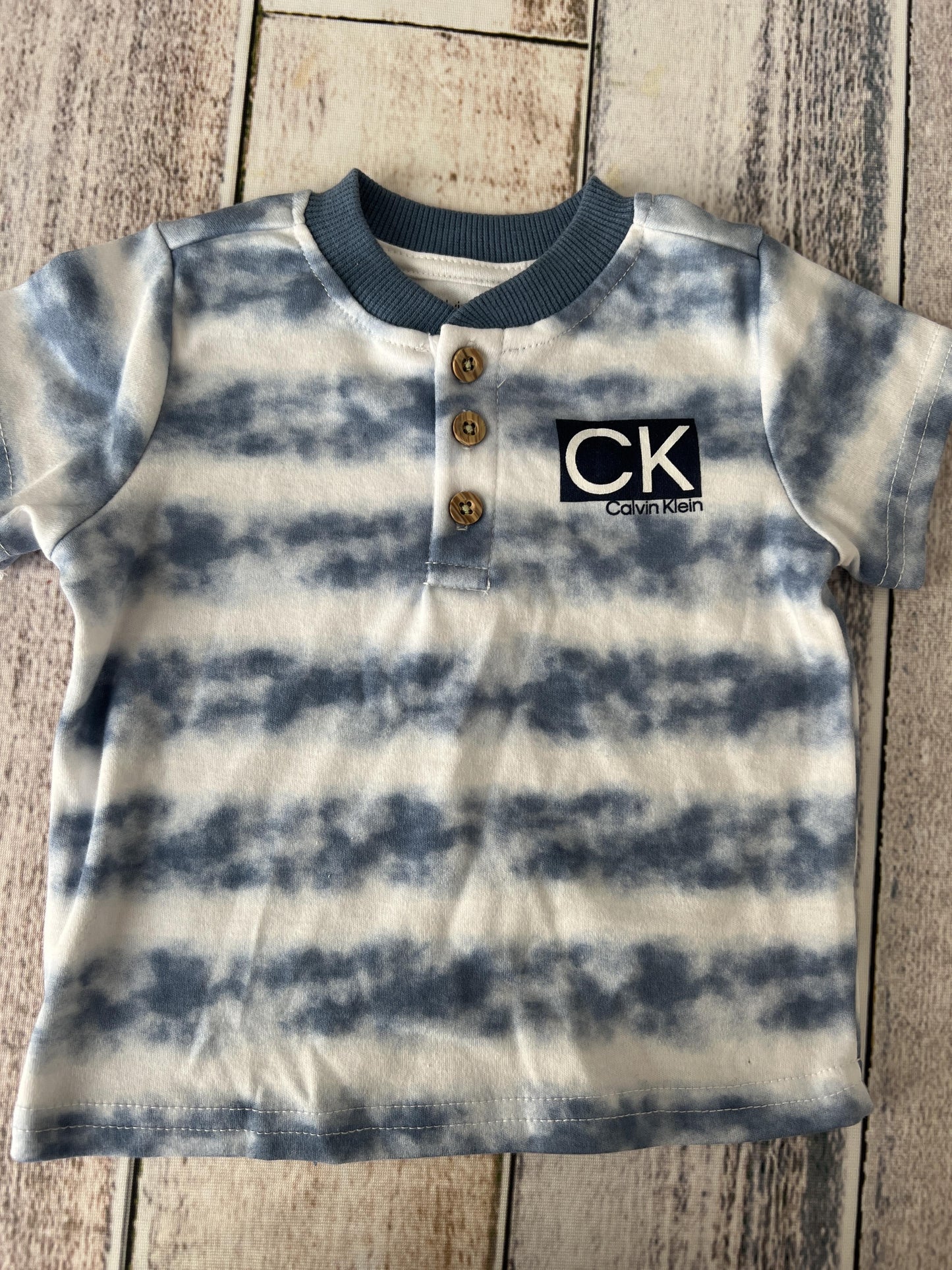 Calvin Klein Boys Light Blue | Tie Dye T-Shirt Size: 6-9 months Light Blue | Tie Dye