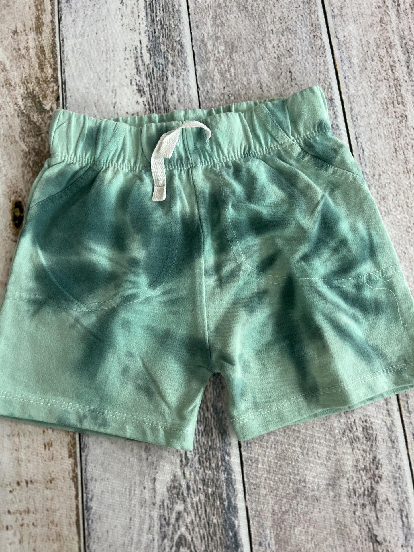 Honest co Boys Light Blue | Tie Dye Shorts Size: 24 months Light Blue | Tie Dye