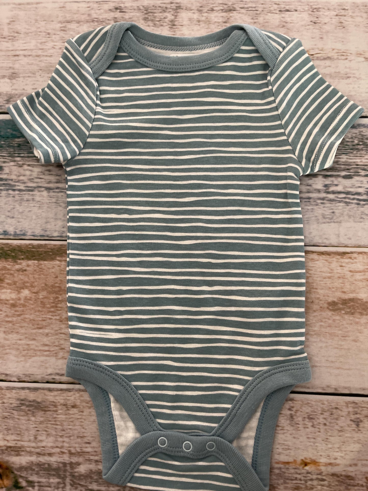 Cloud Island Boys Light Blue | White | Stripe Onesie Size: 6-9 months Light Blue | White | Stripe