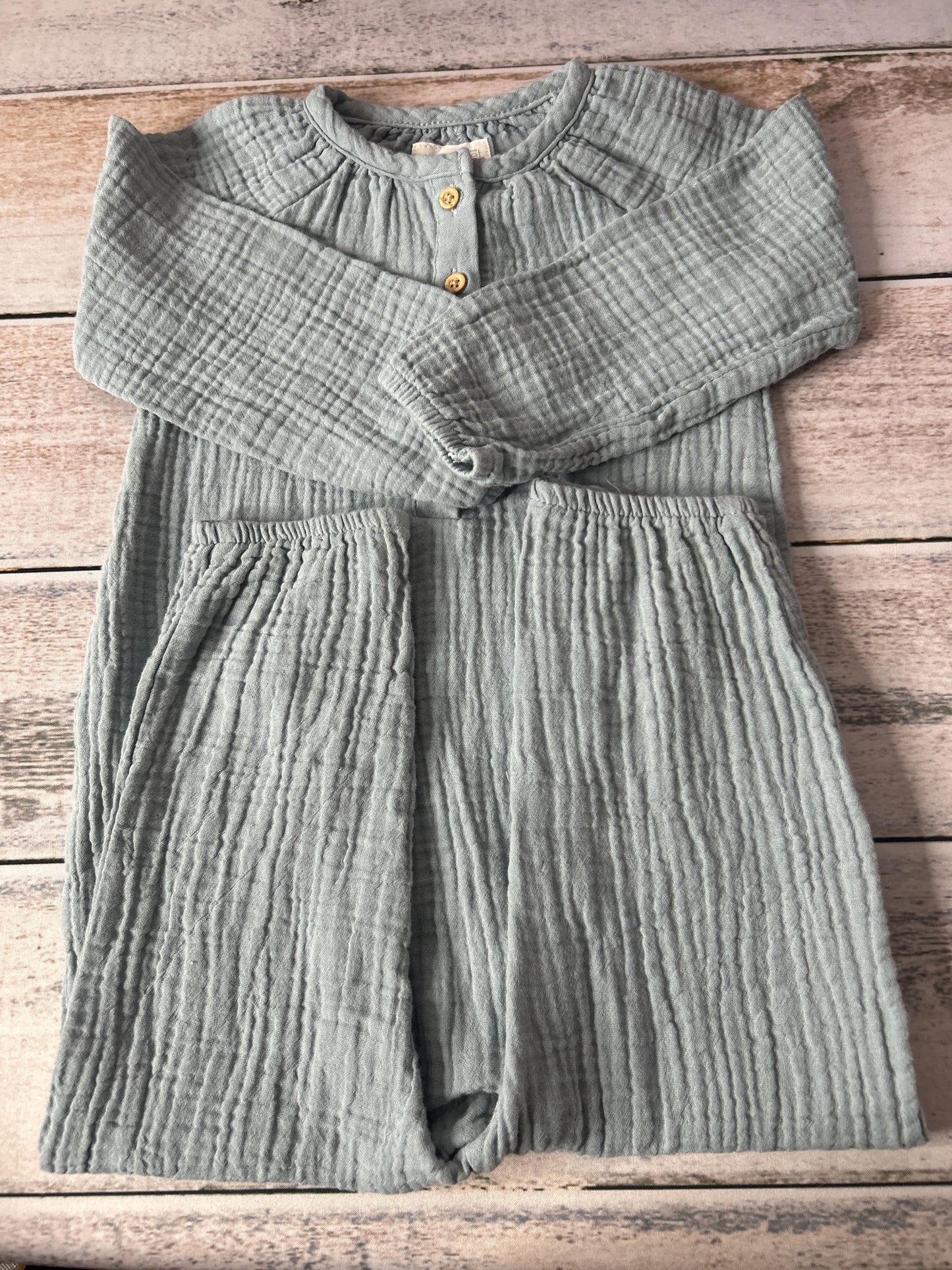 Unisex Light Blue Long Sleeve Outfit Size: 24 months Light Blue